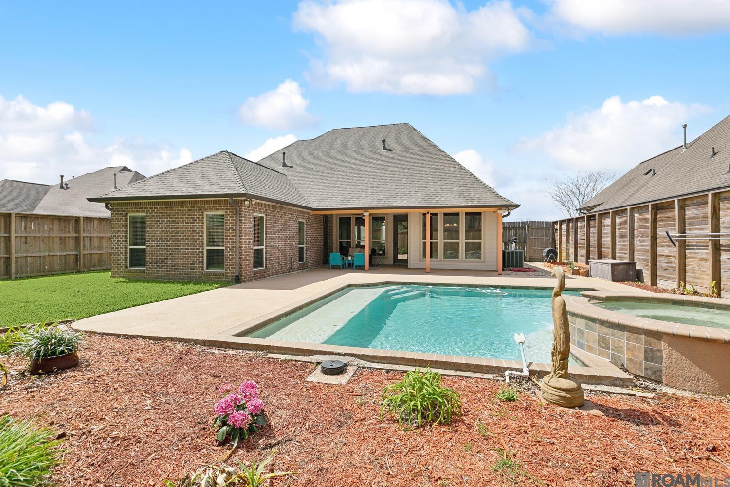 13098 Moss Pointe Dr