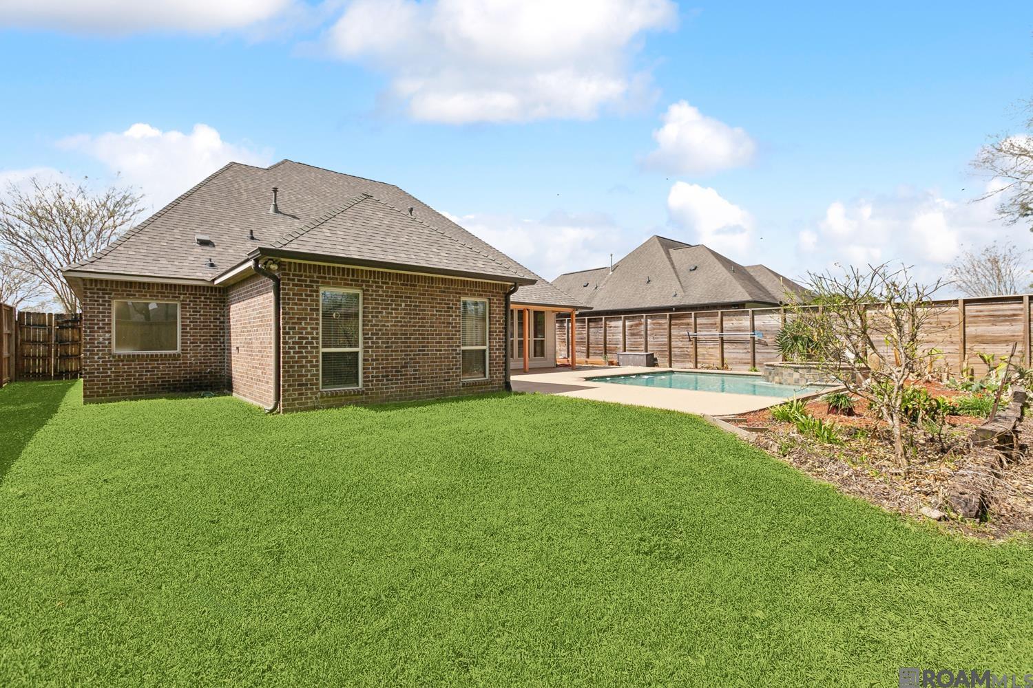 13098 Moss Pointe Dr