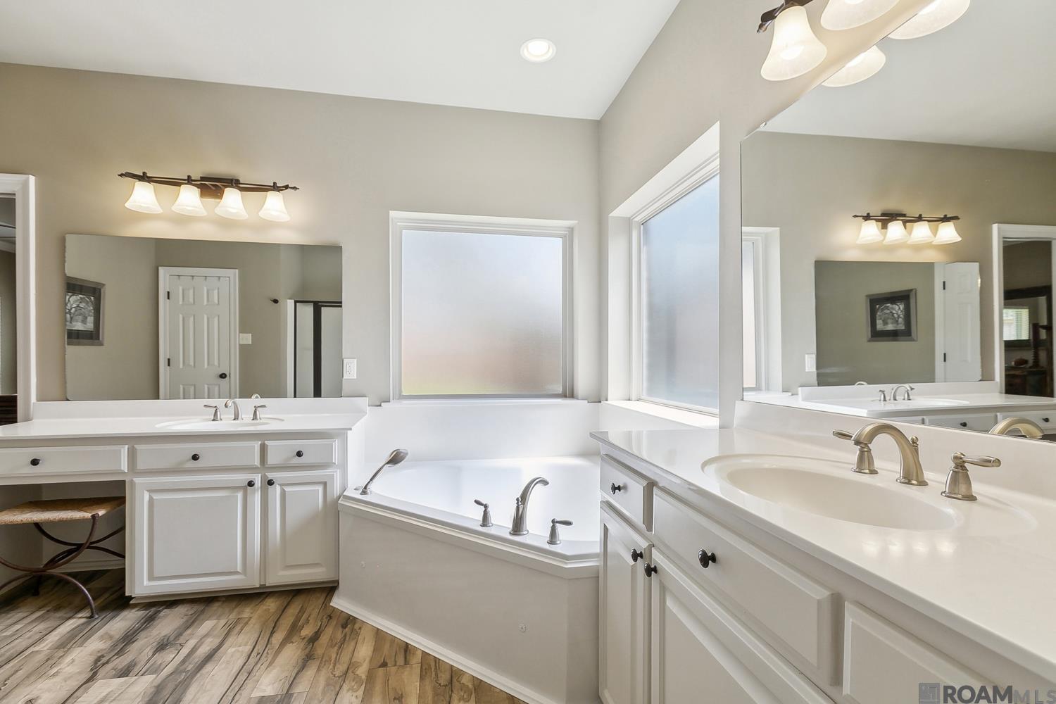 13098 Moss Pointe Dr
