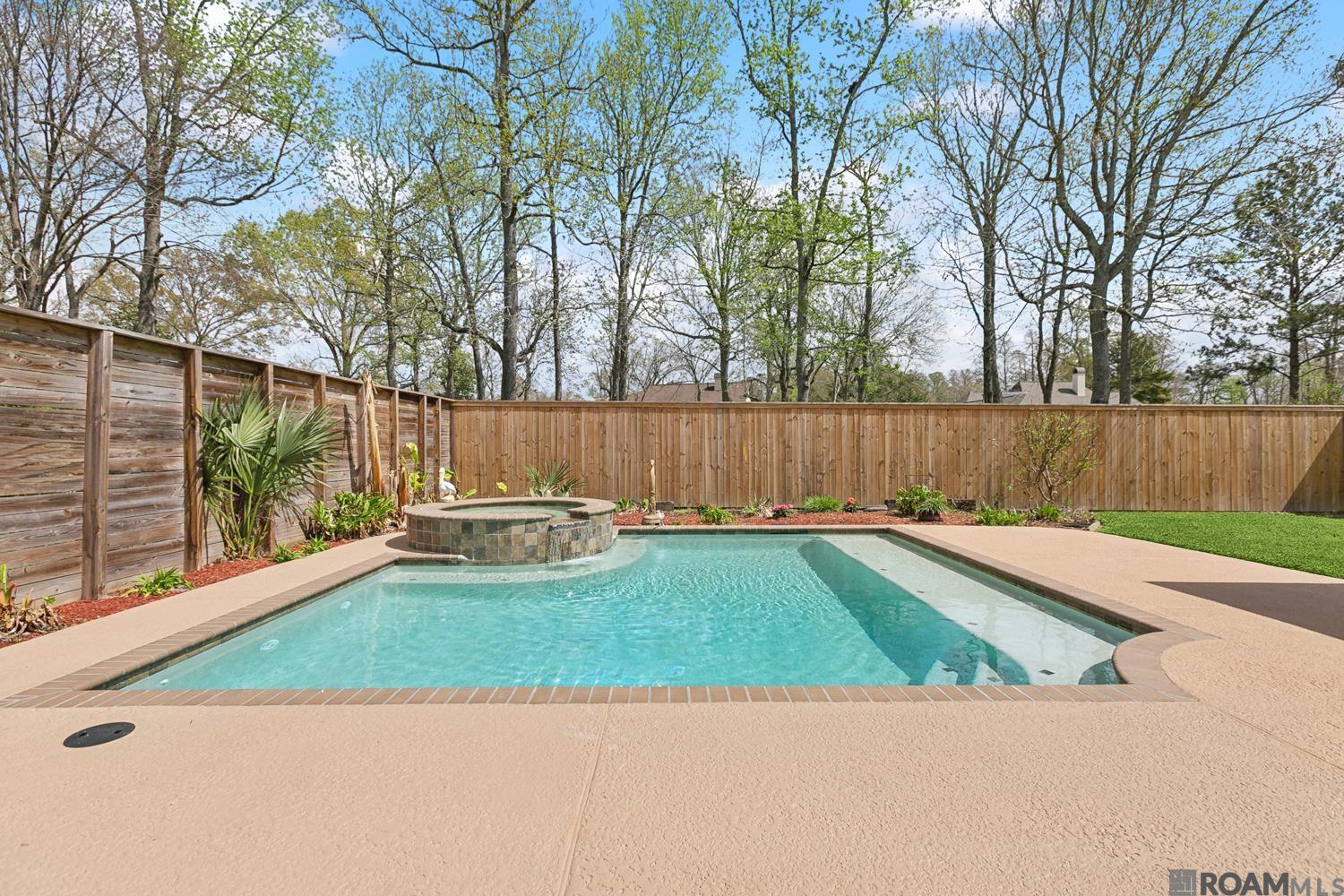 13098 Moss Pointe Dr