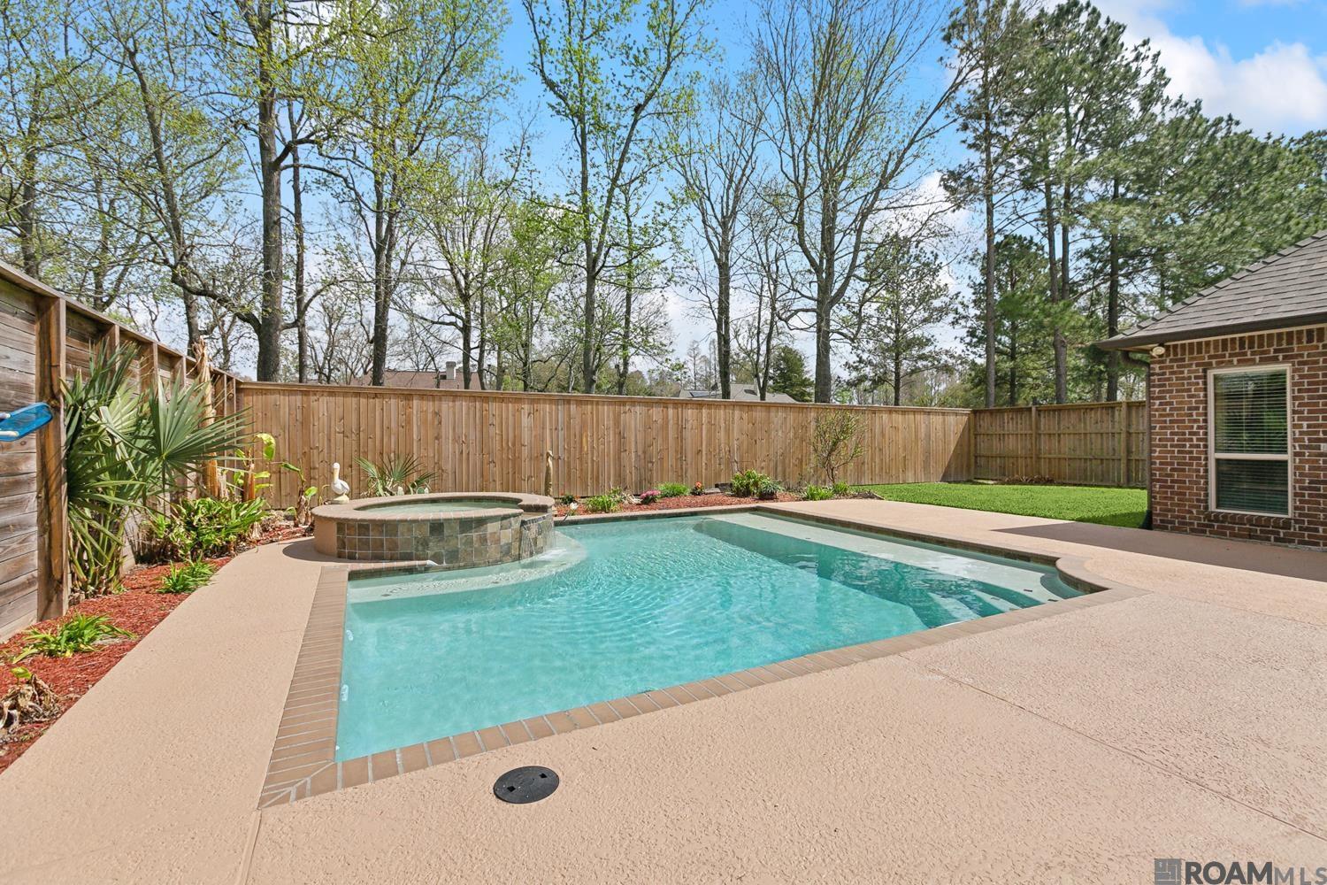13098 Moss Pointe Dr