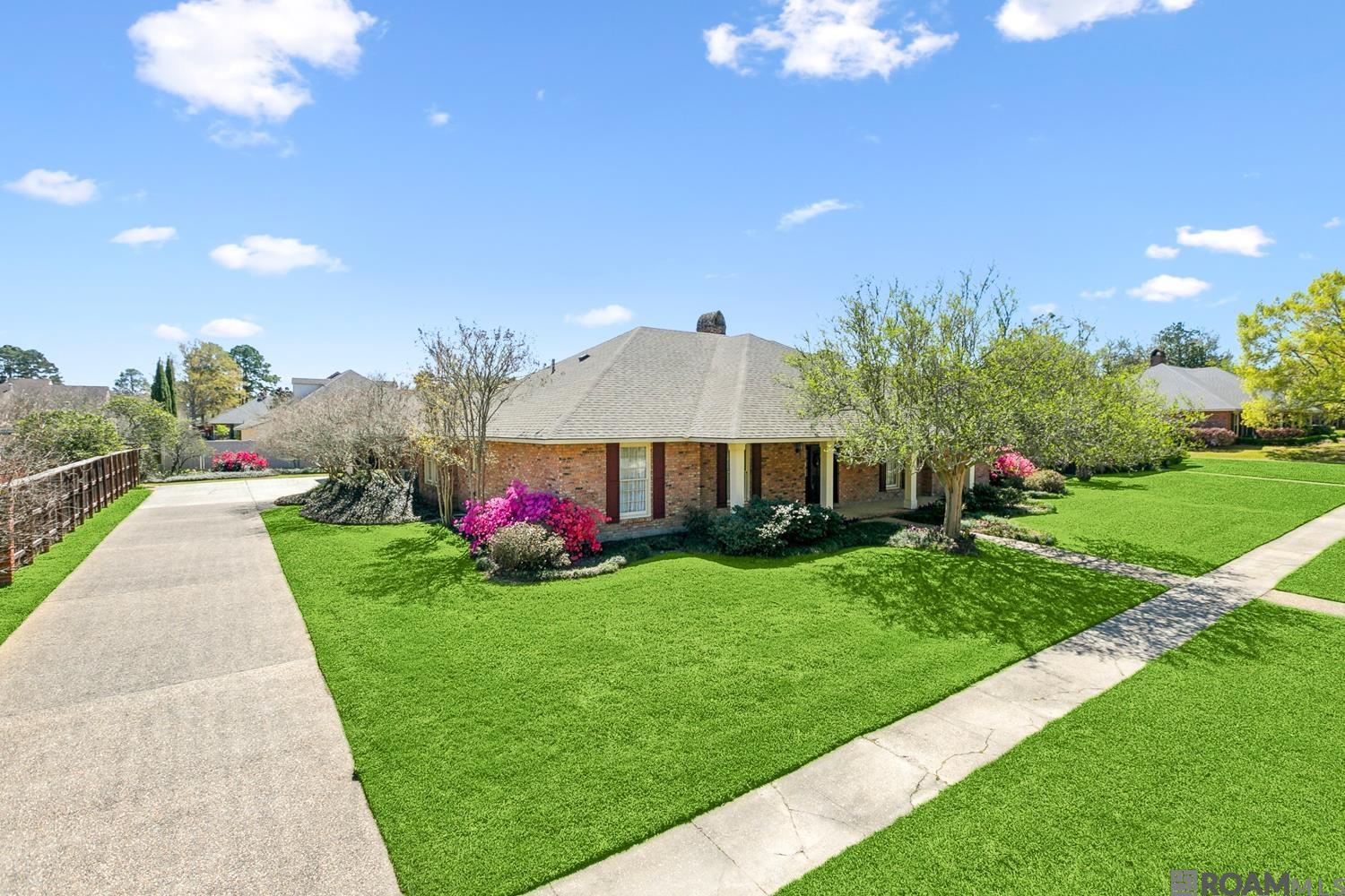 318 W Woodstone Ct