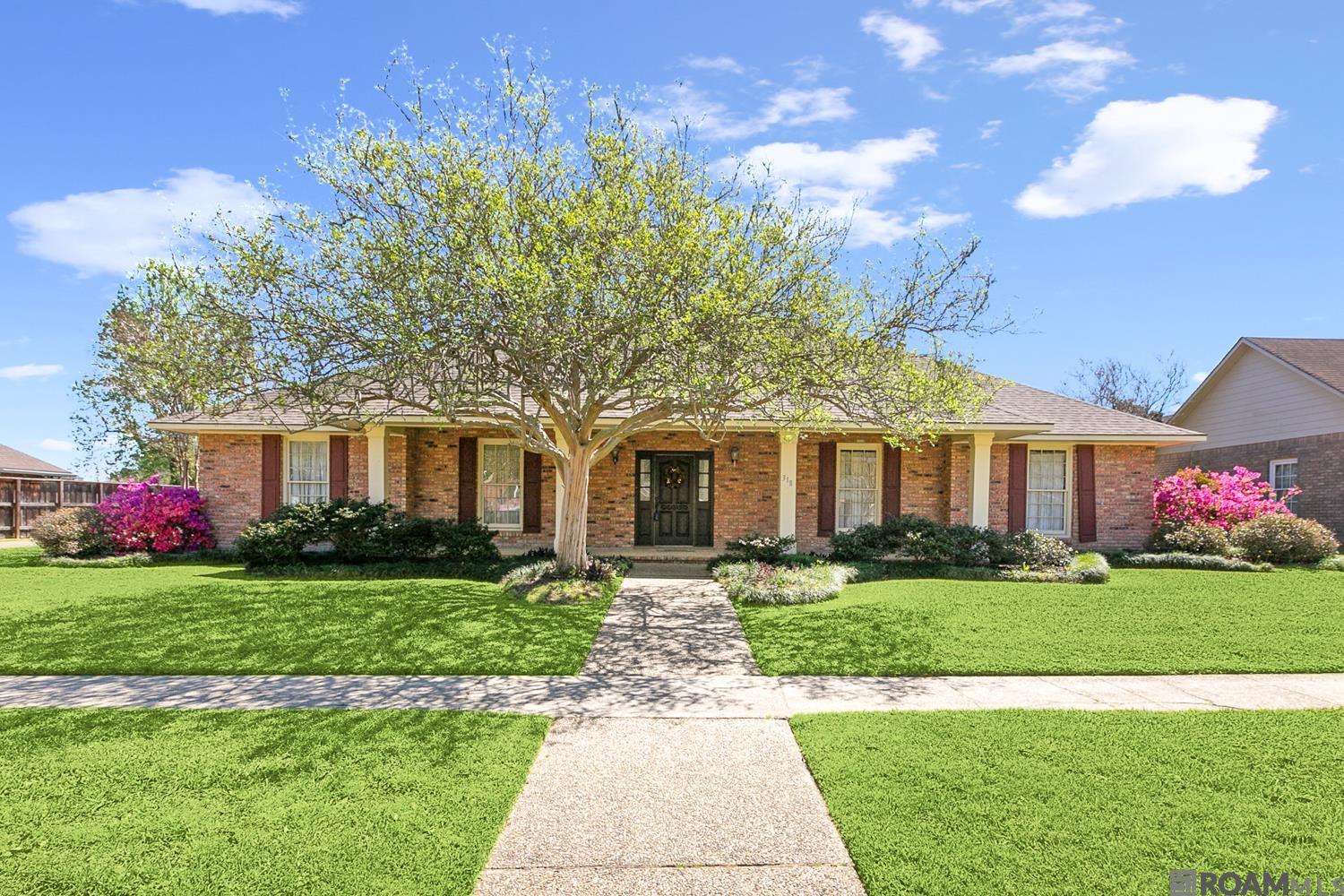 318 W Woodstone Ct
