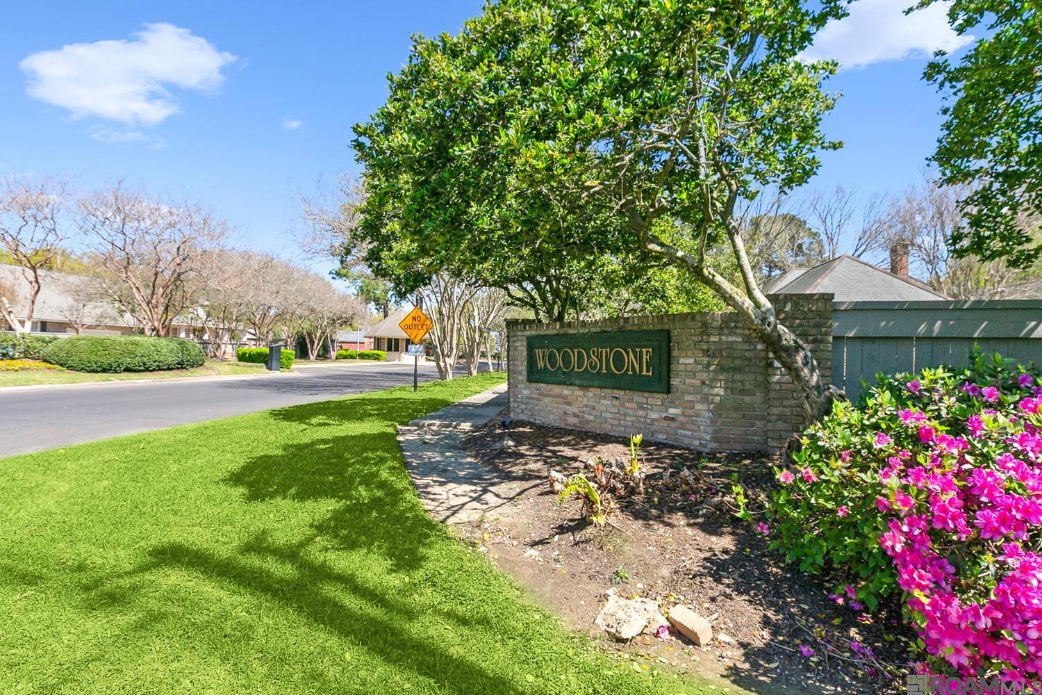 318 W Woodstone Ct