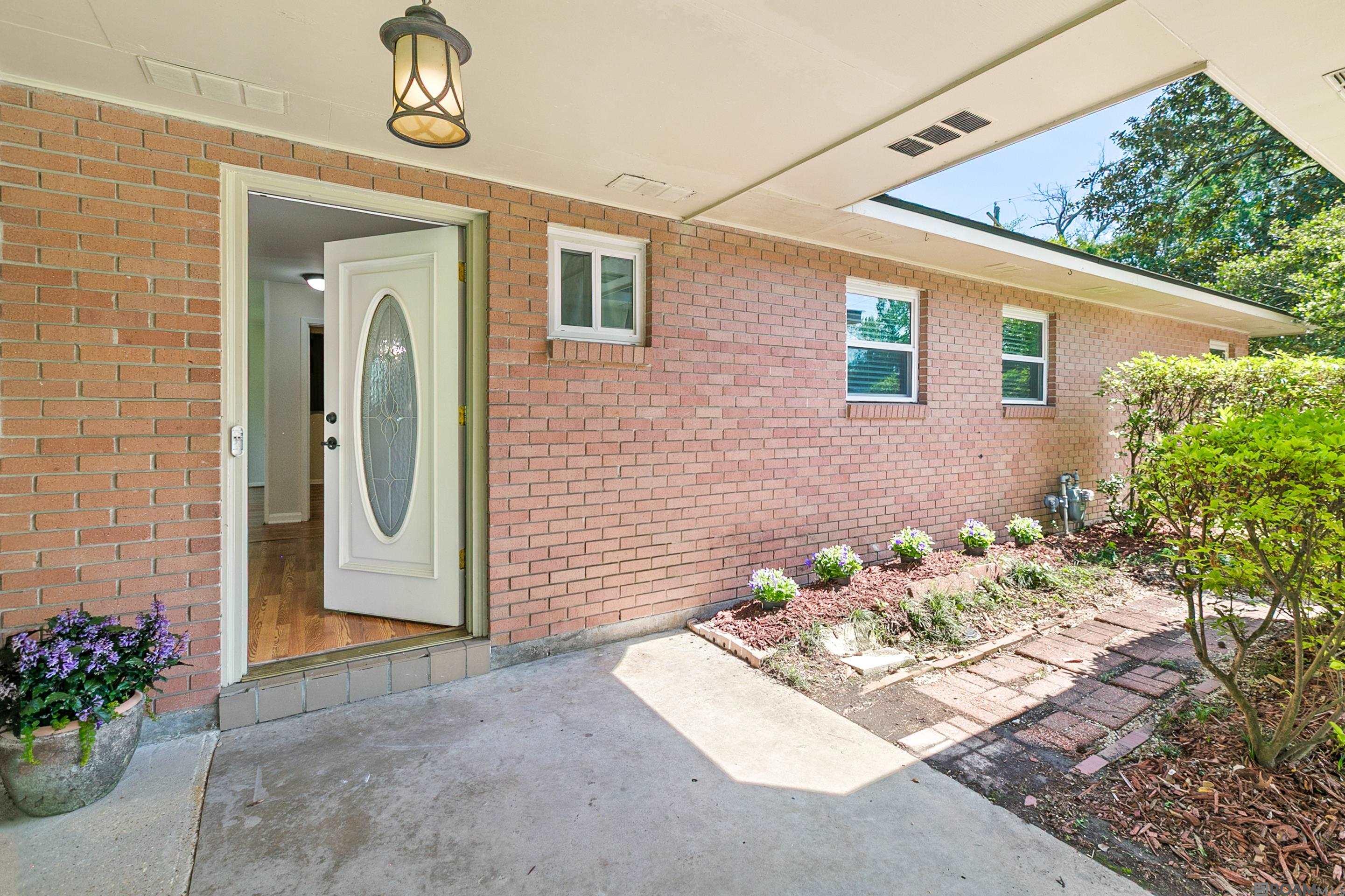 10045 Devonshire Dr