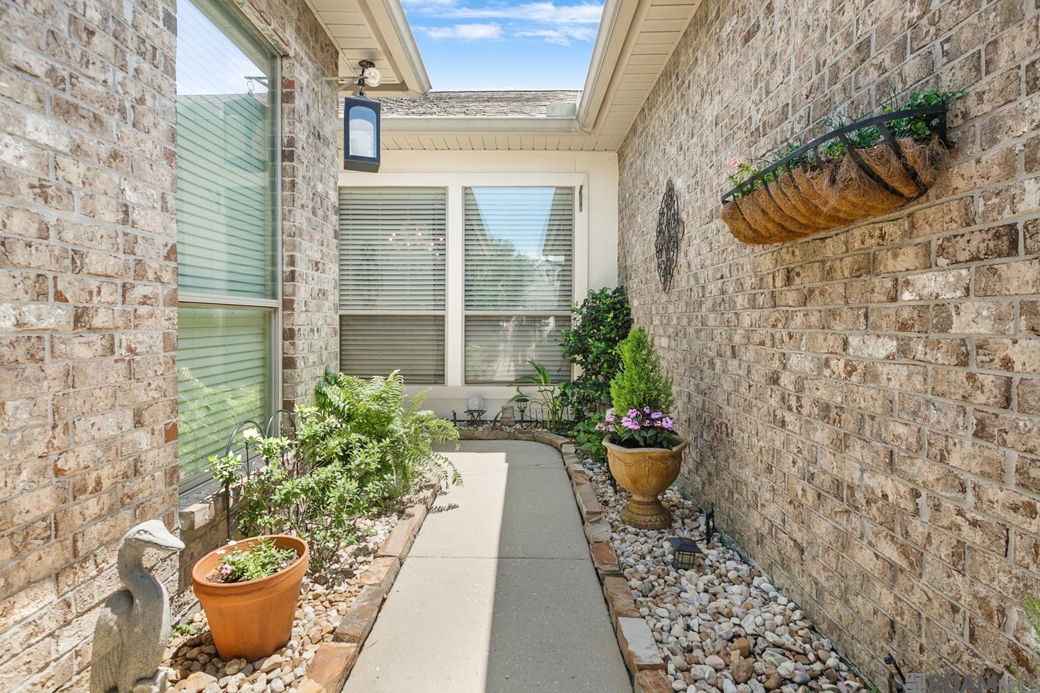 5370 Courtyard Dr