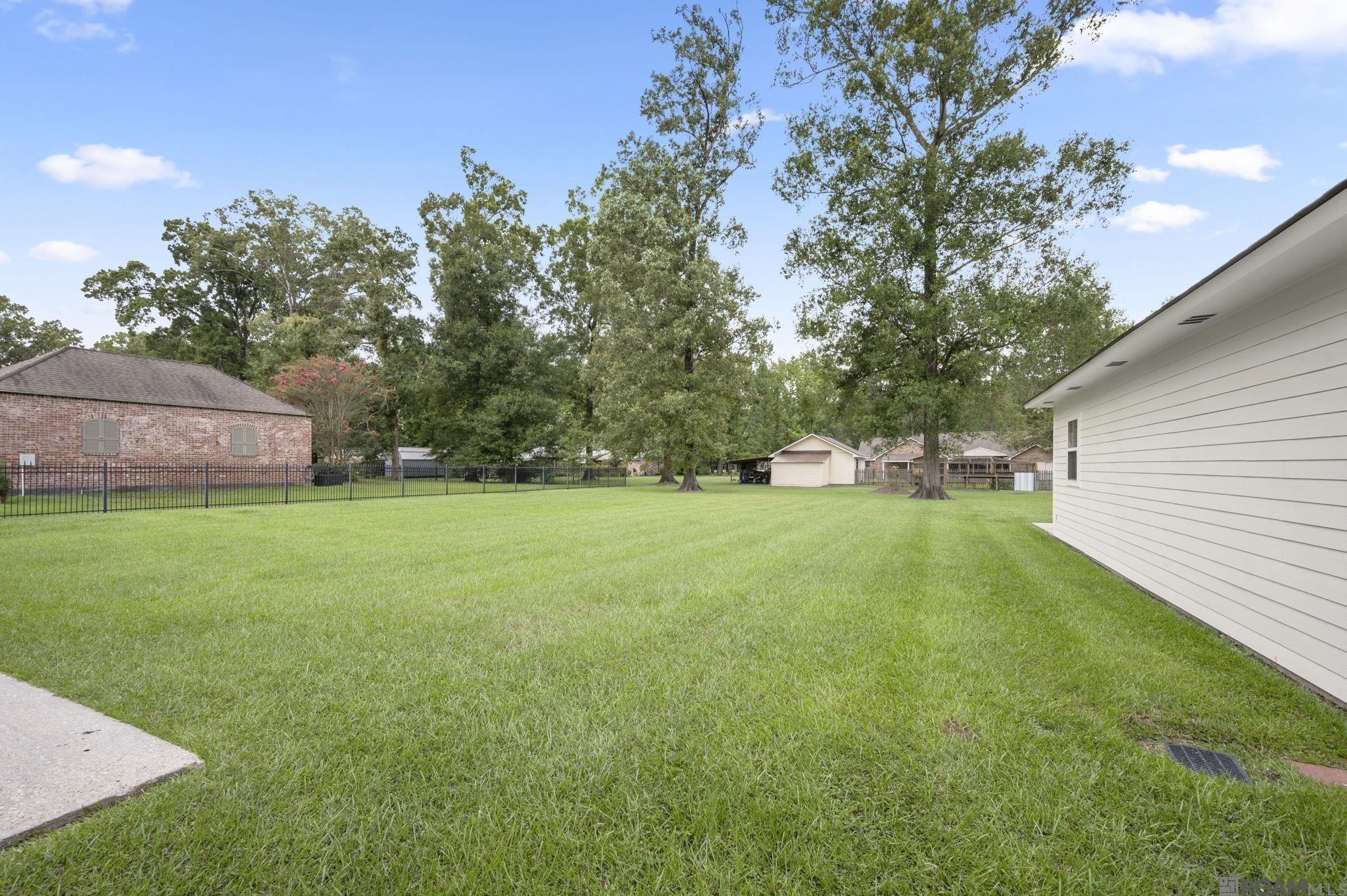 6323 Oak Cluster Dr