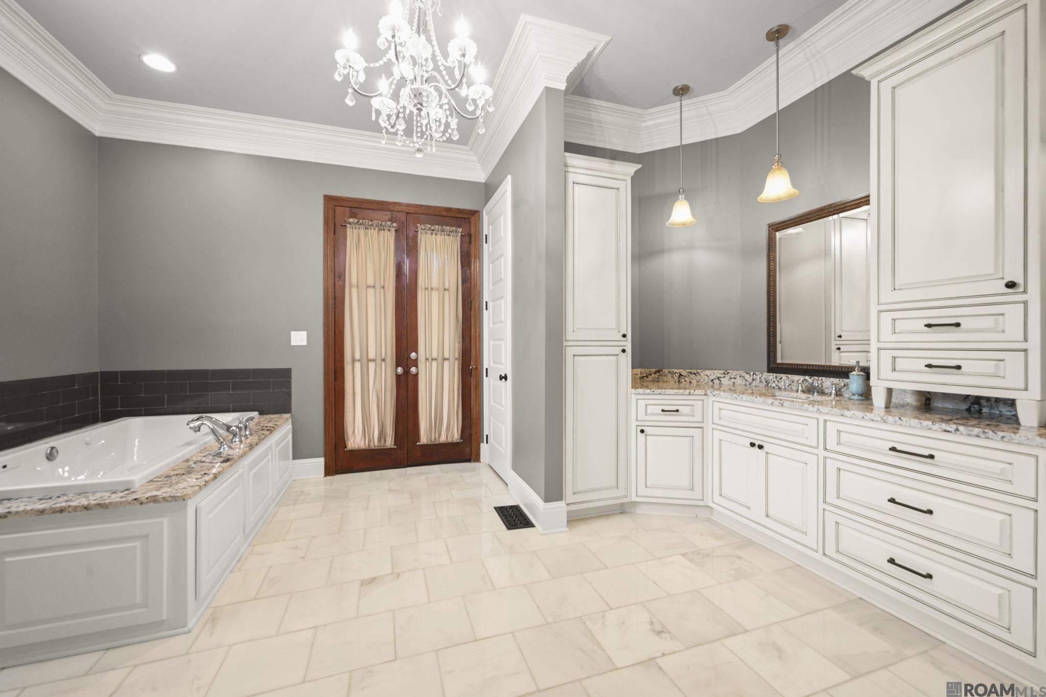 6323 Oak Cluster Dr