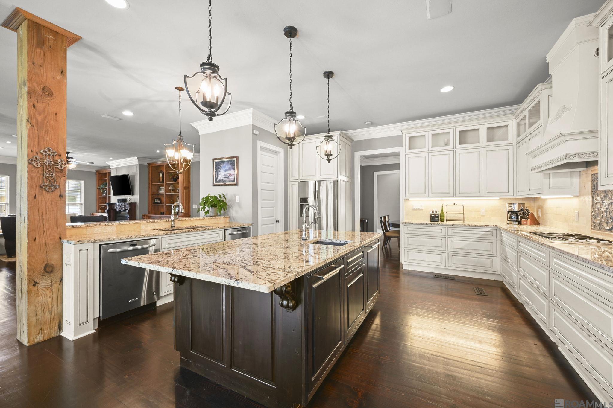 6323 Oak Cluster Dr