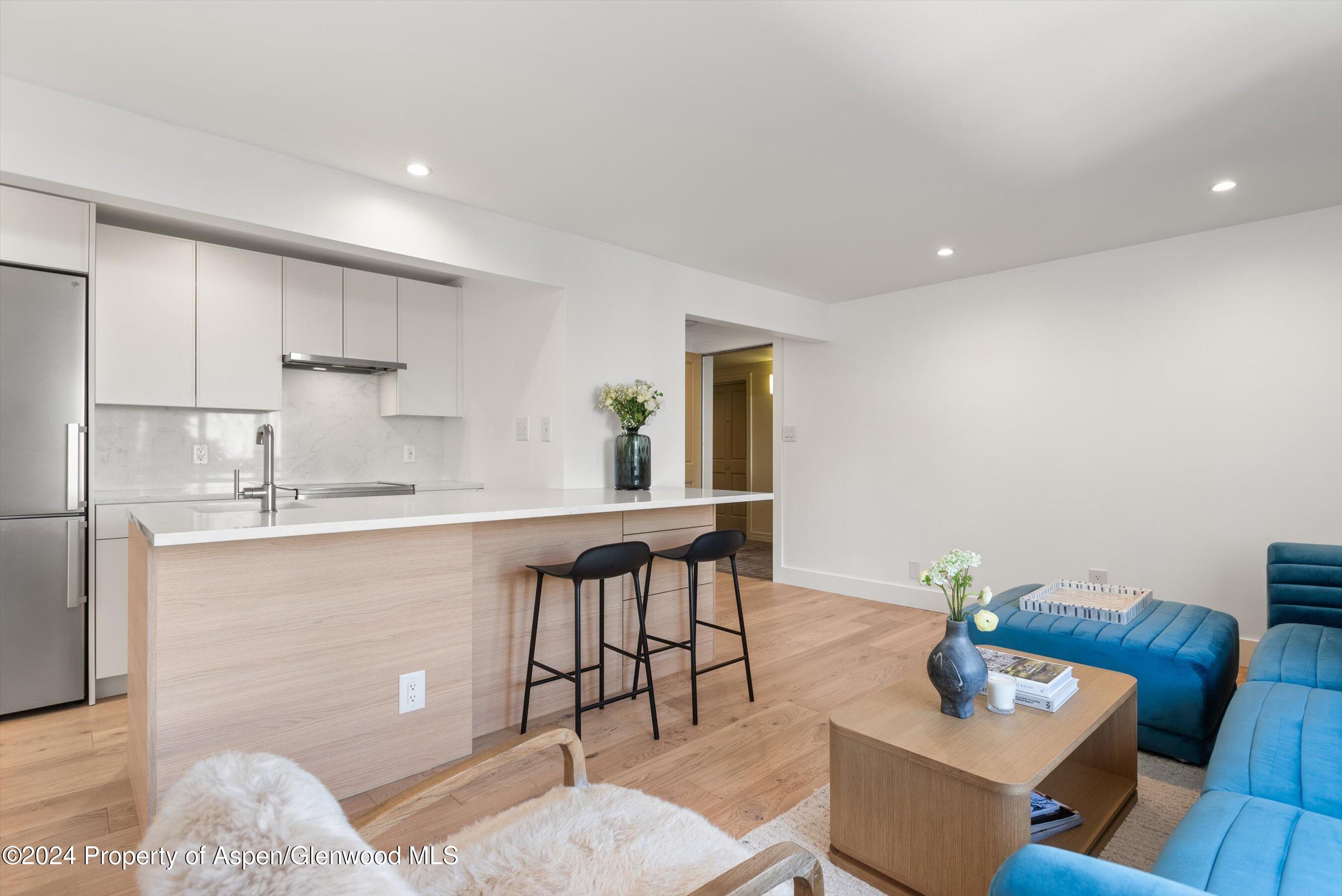 119 E Cooper Avenue, 26