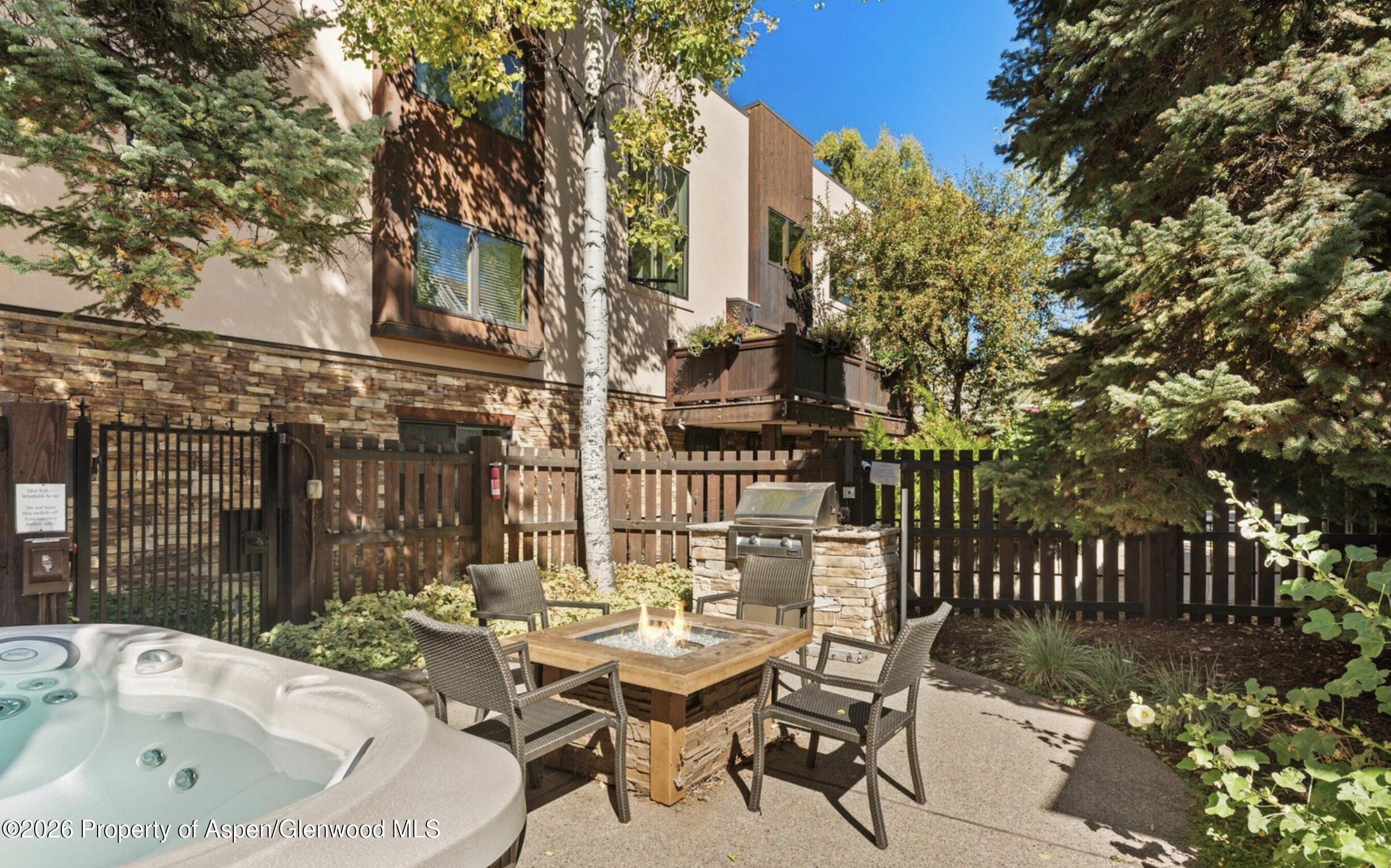 119 E Cooper Avenue, 26