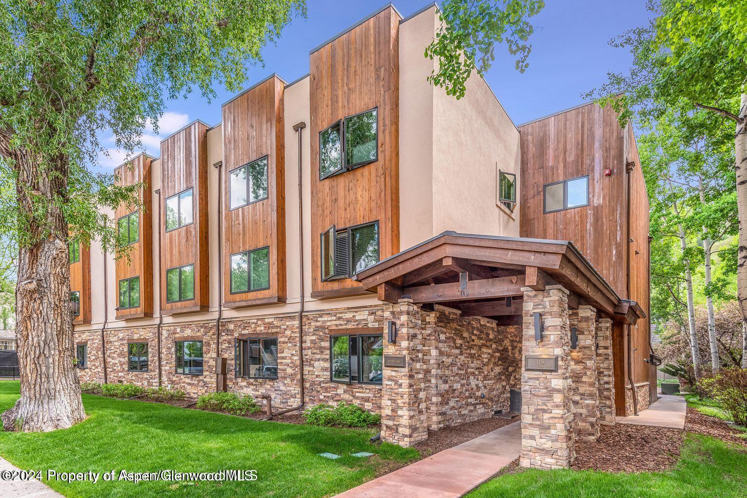 119 E Cooper Avenue, 26