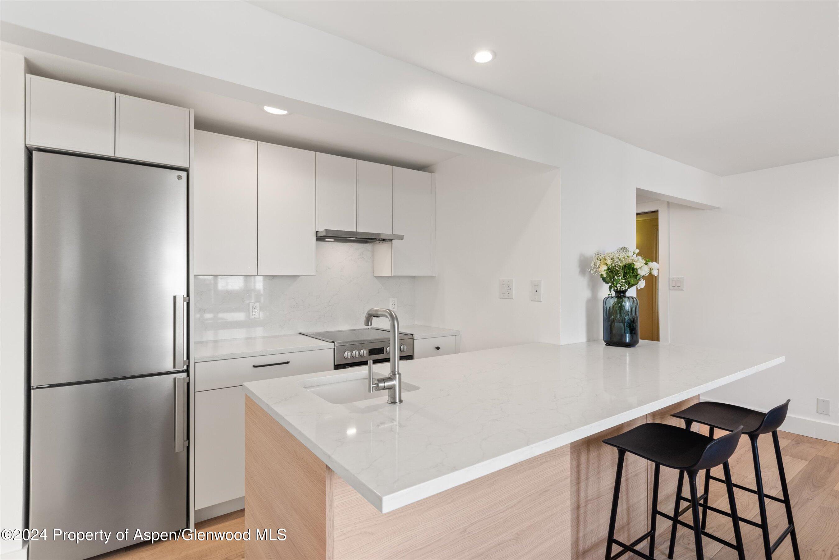 119 E Cooper Avenue, 26