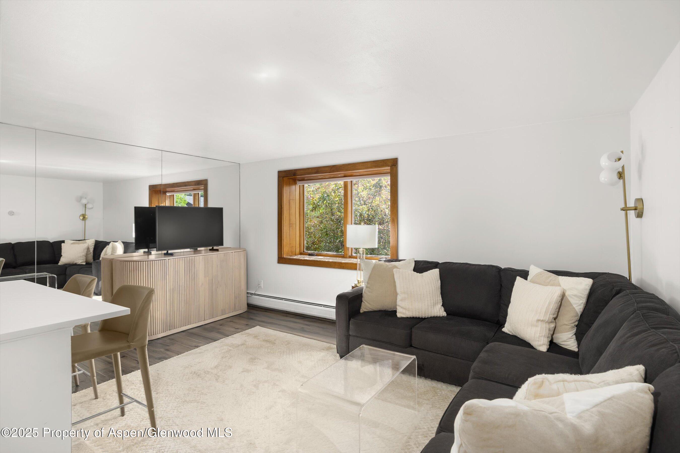 119 E Cooper Avenue, 25