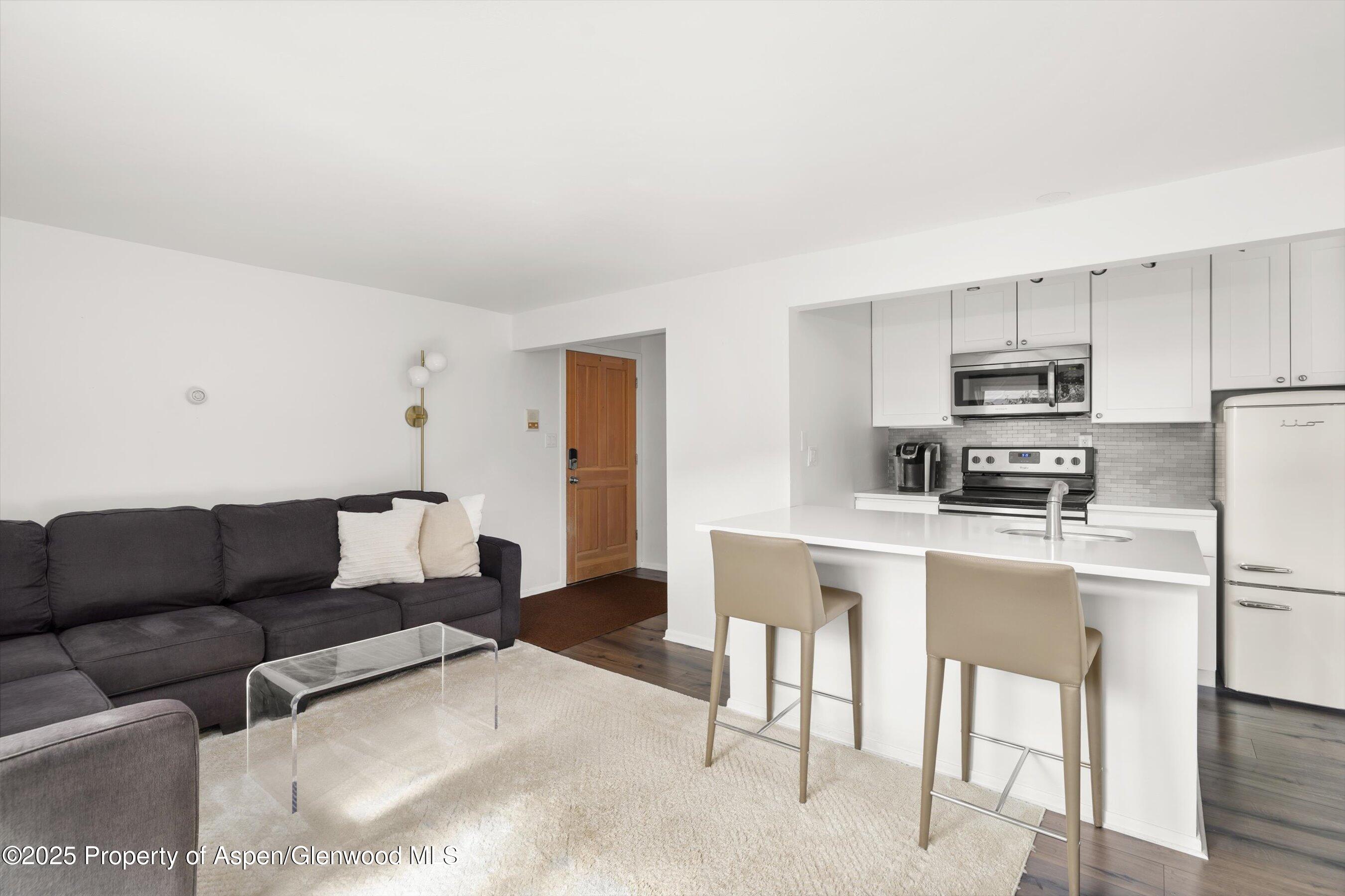 119 E Cooper Avenue, 25
