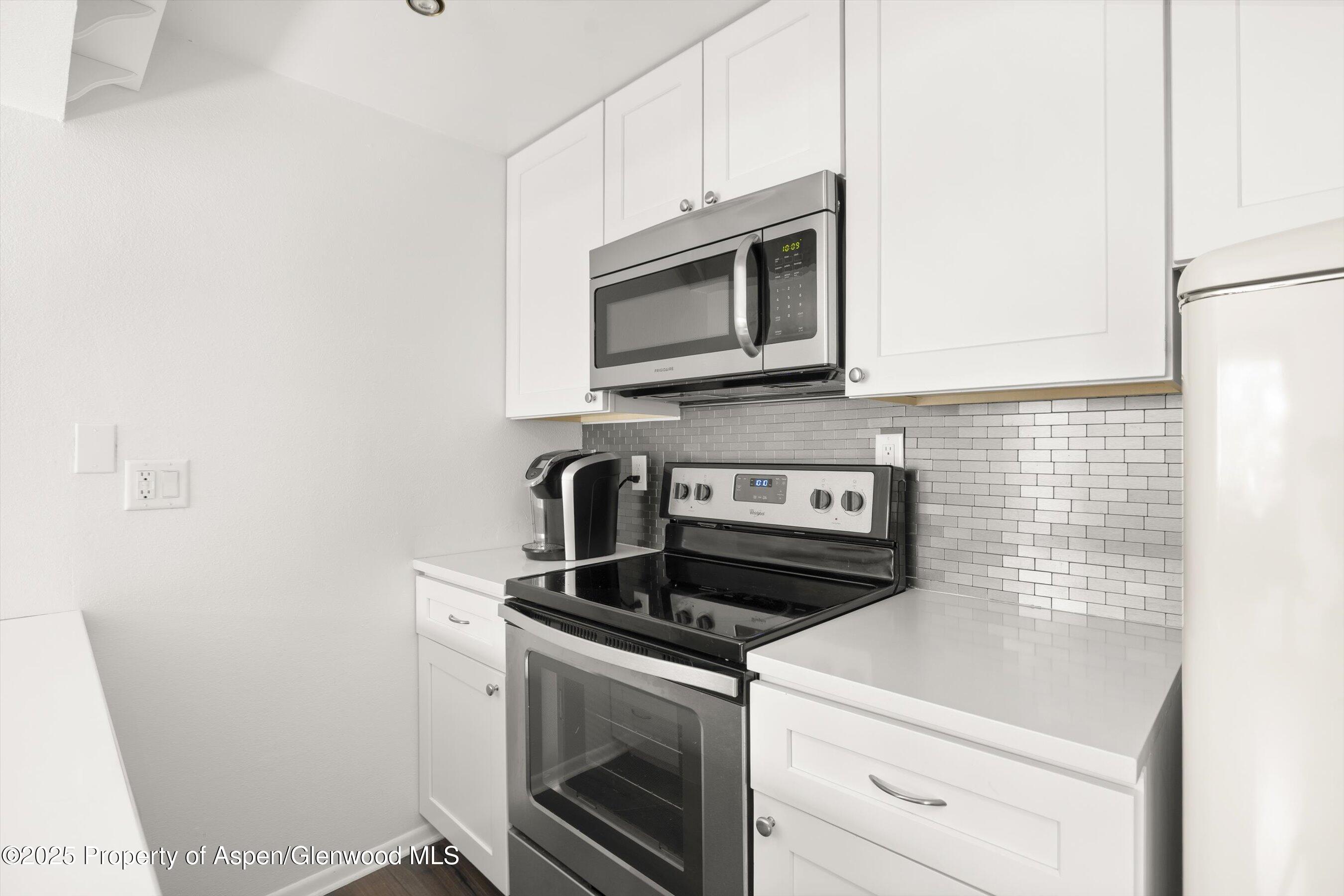 119 E Cooper Avenue, 25