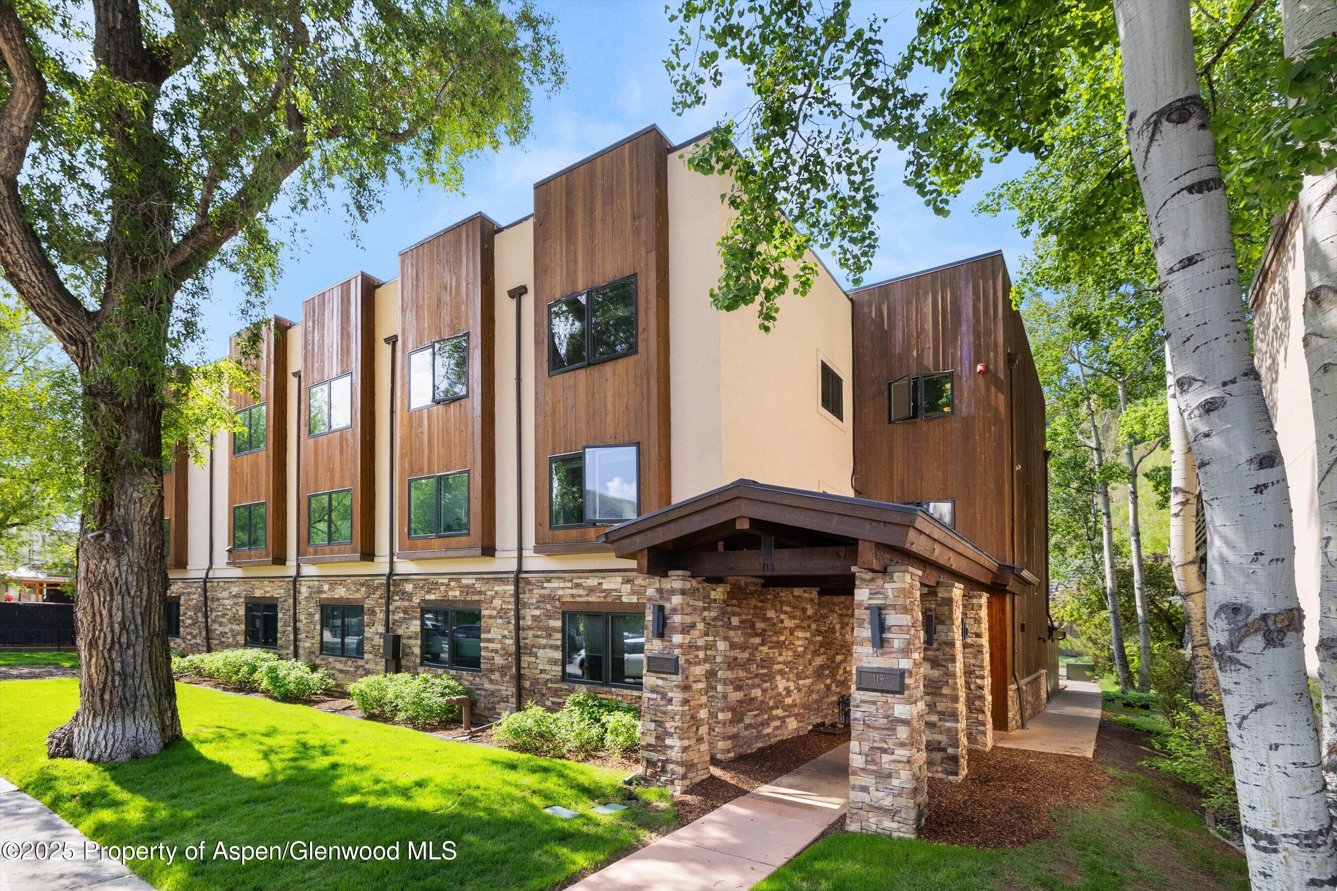 119 E Cooper Avenue, 25