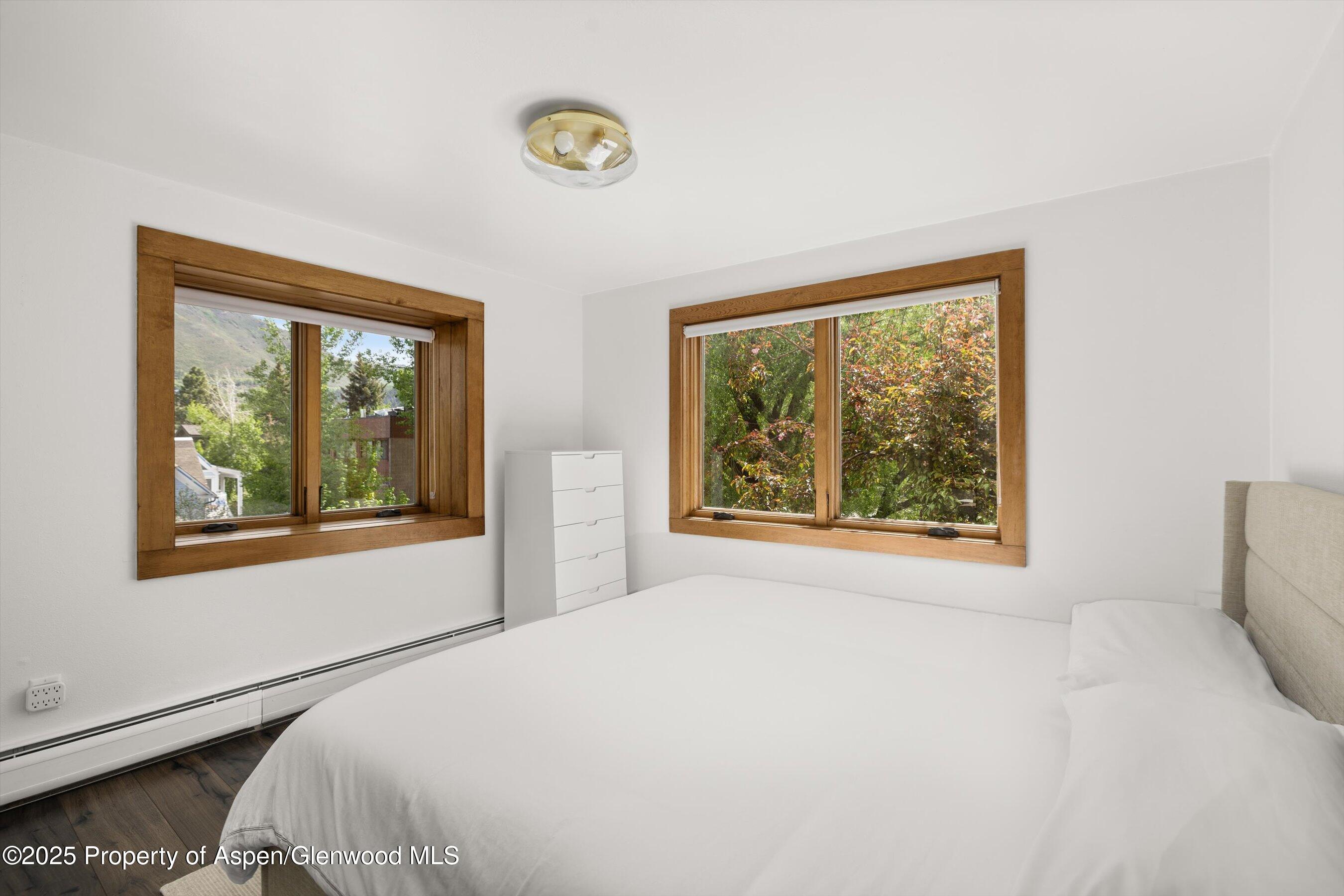 119 E Cooper Avenue, 25