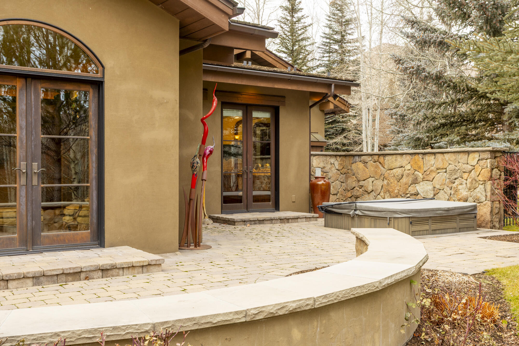 305 S Golden Eagle Dr