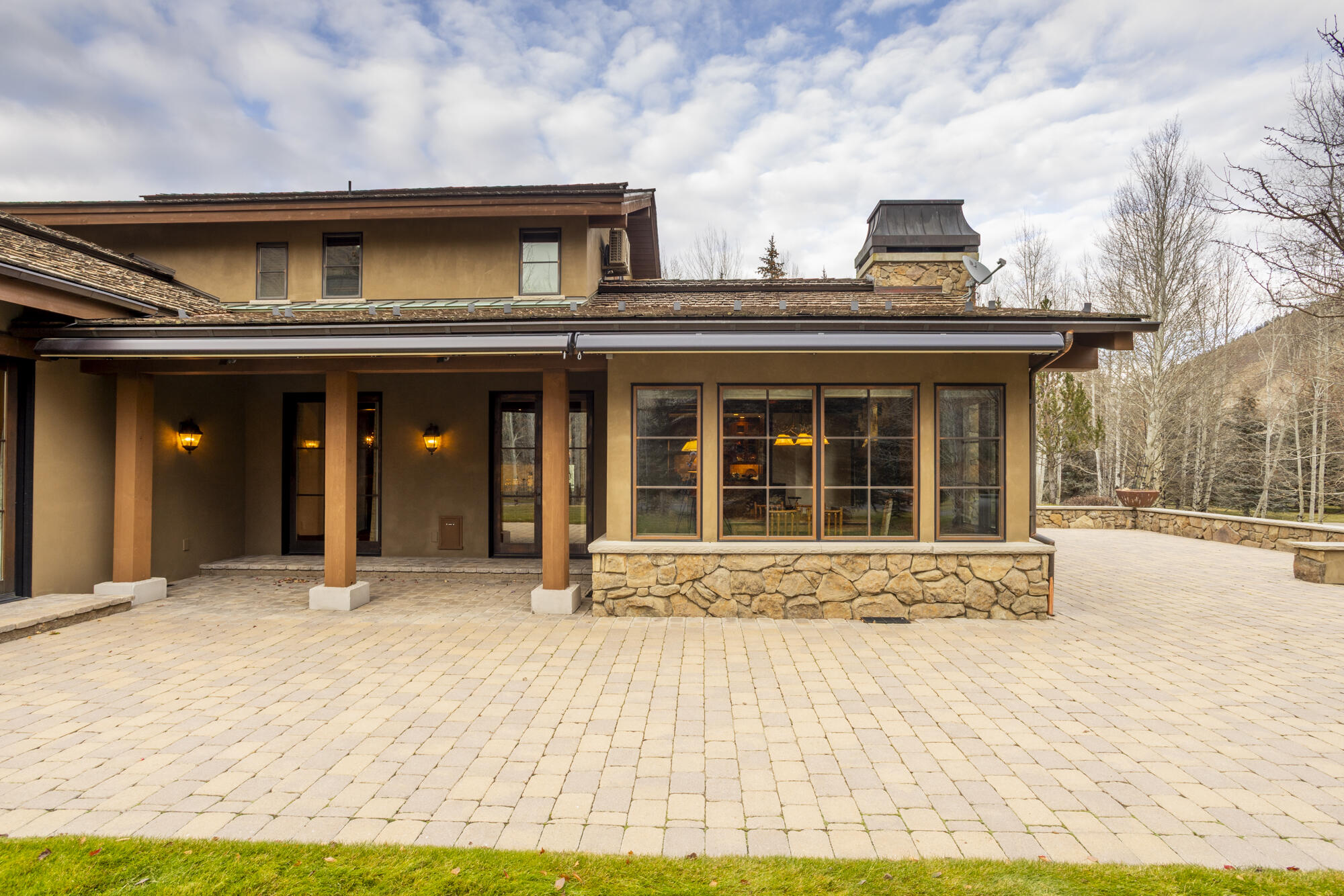 305 S Golden Eagle Dr