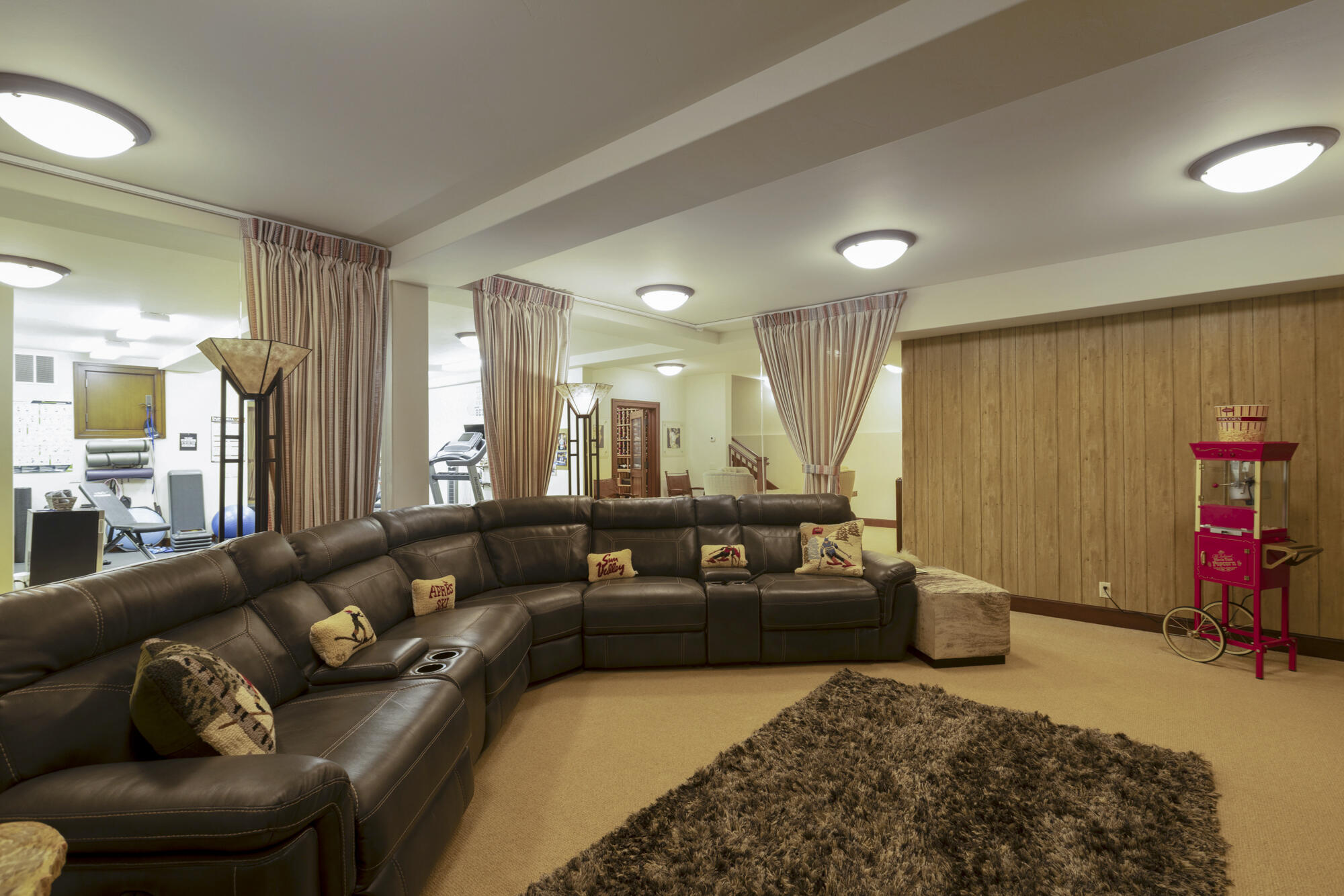 305 S Golden Eagle Dr