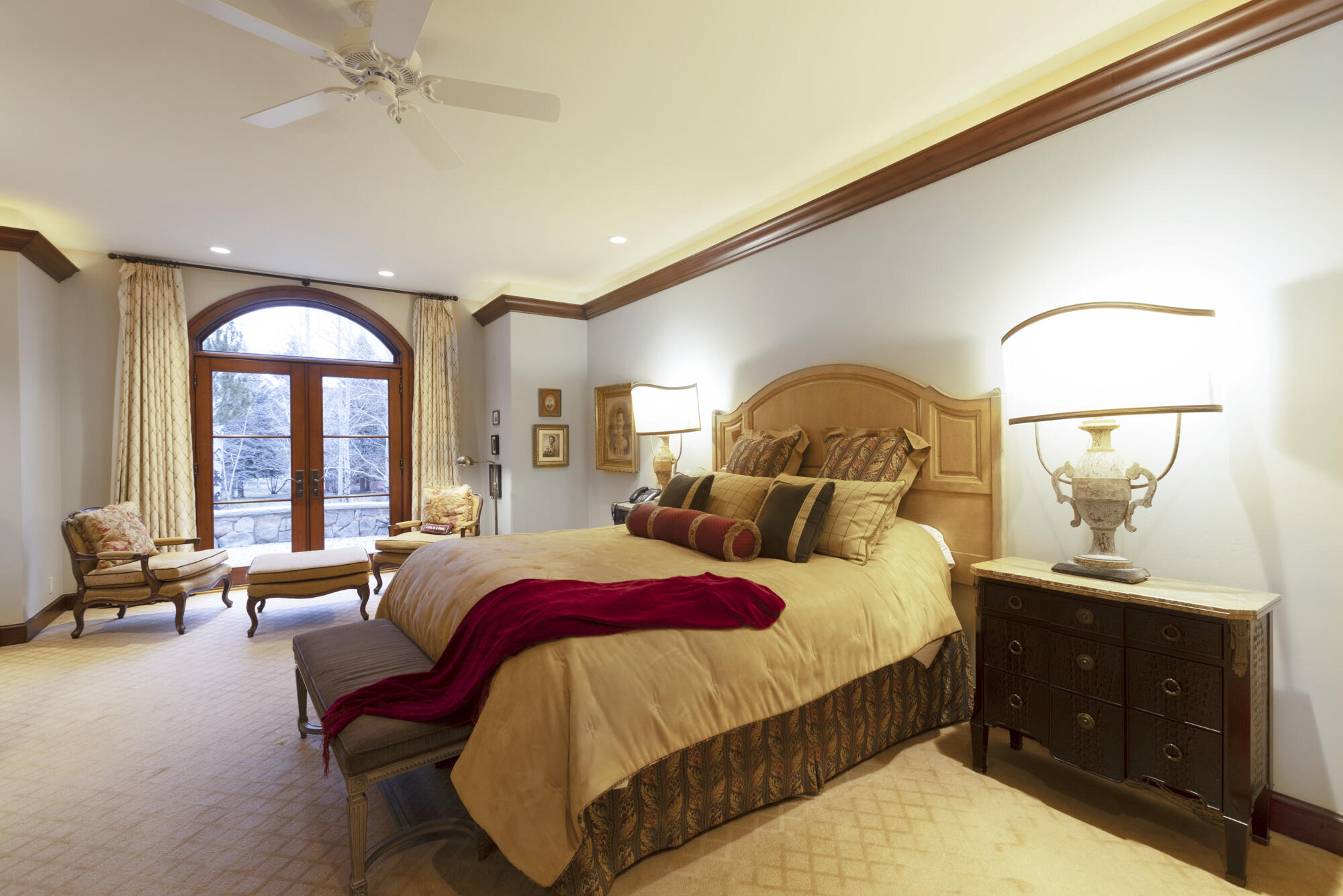 305 S Golden Eagle Dr