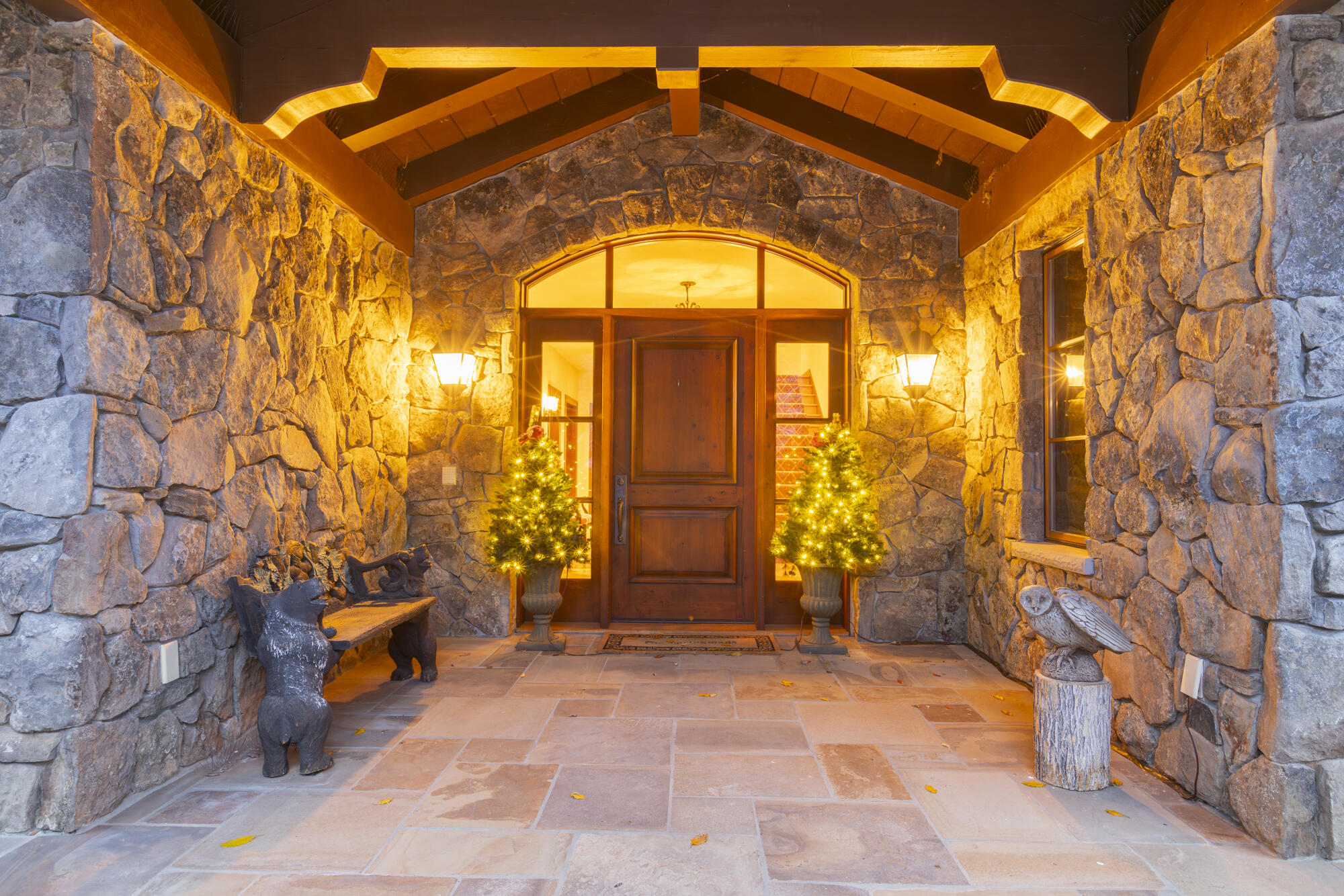 305 S Golden Eagle Dr