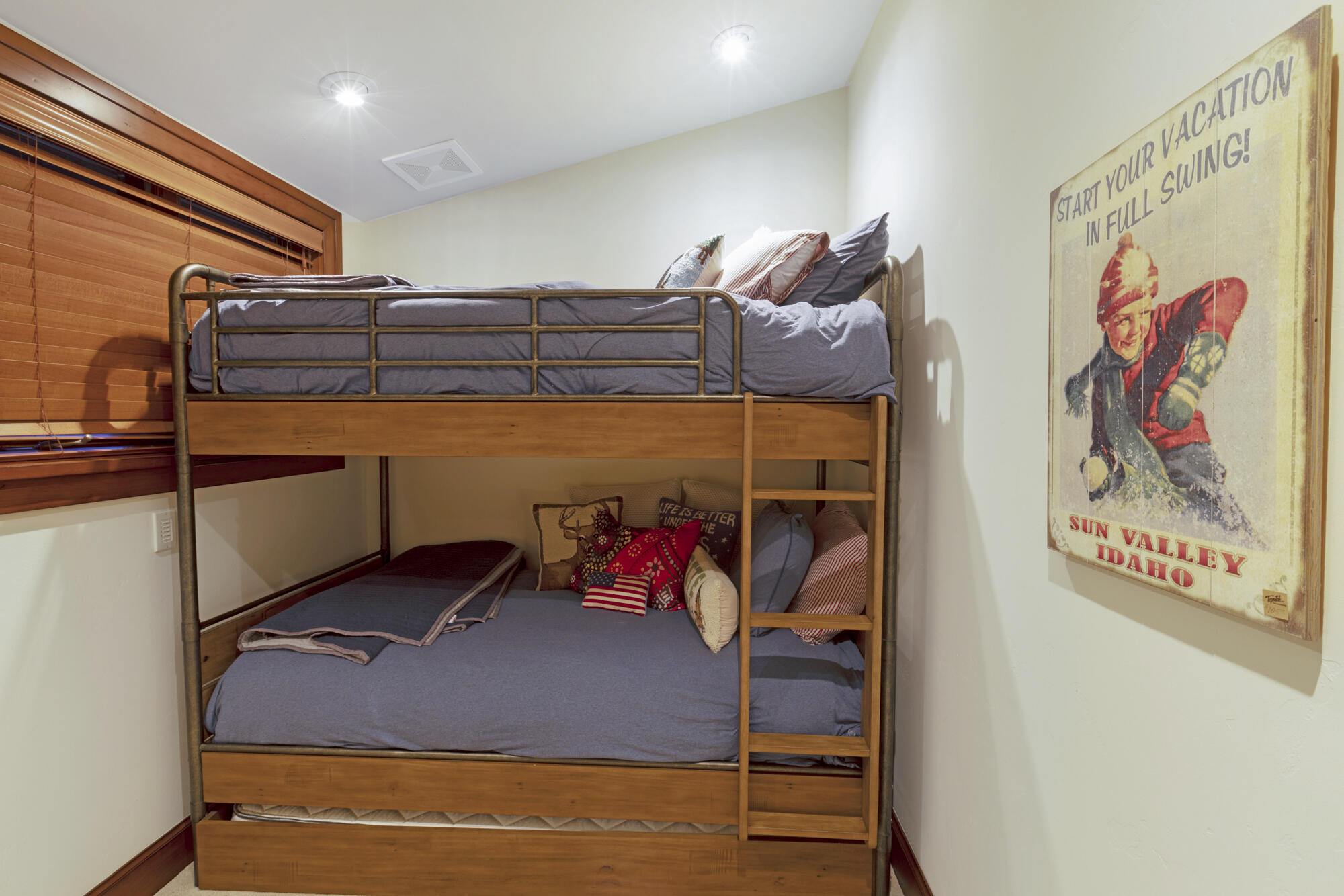 305 S Golden Eagle Dr