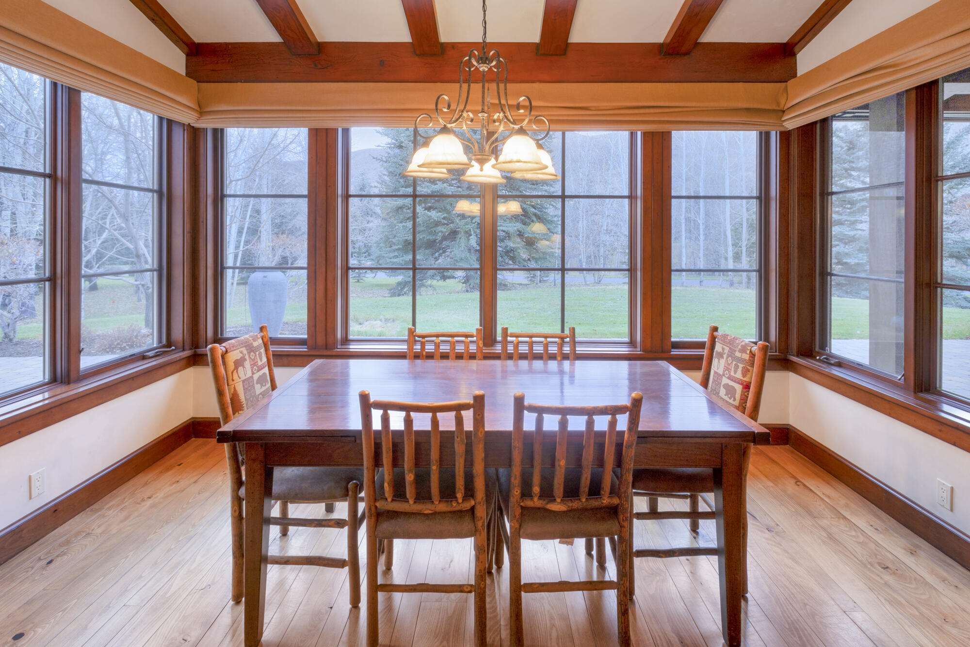 305 S Golden Eagle Dr