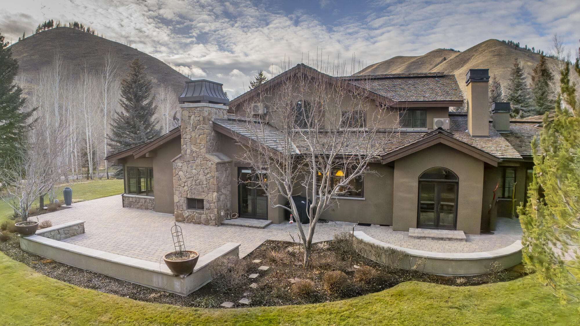 305 S Golden Eagle Dr