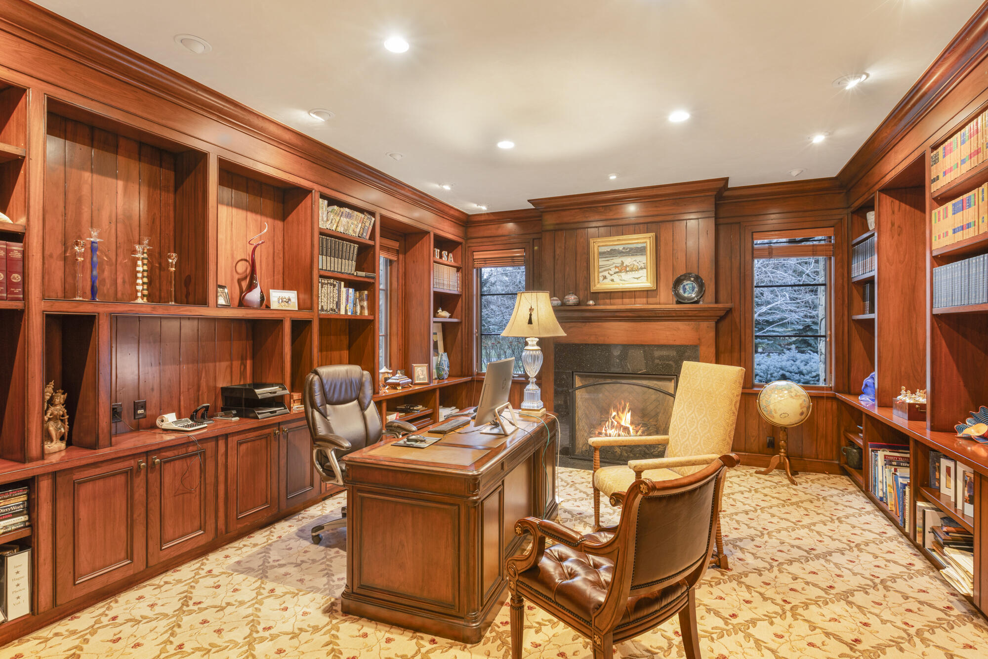 305 S Golden Eagle Dr