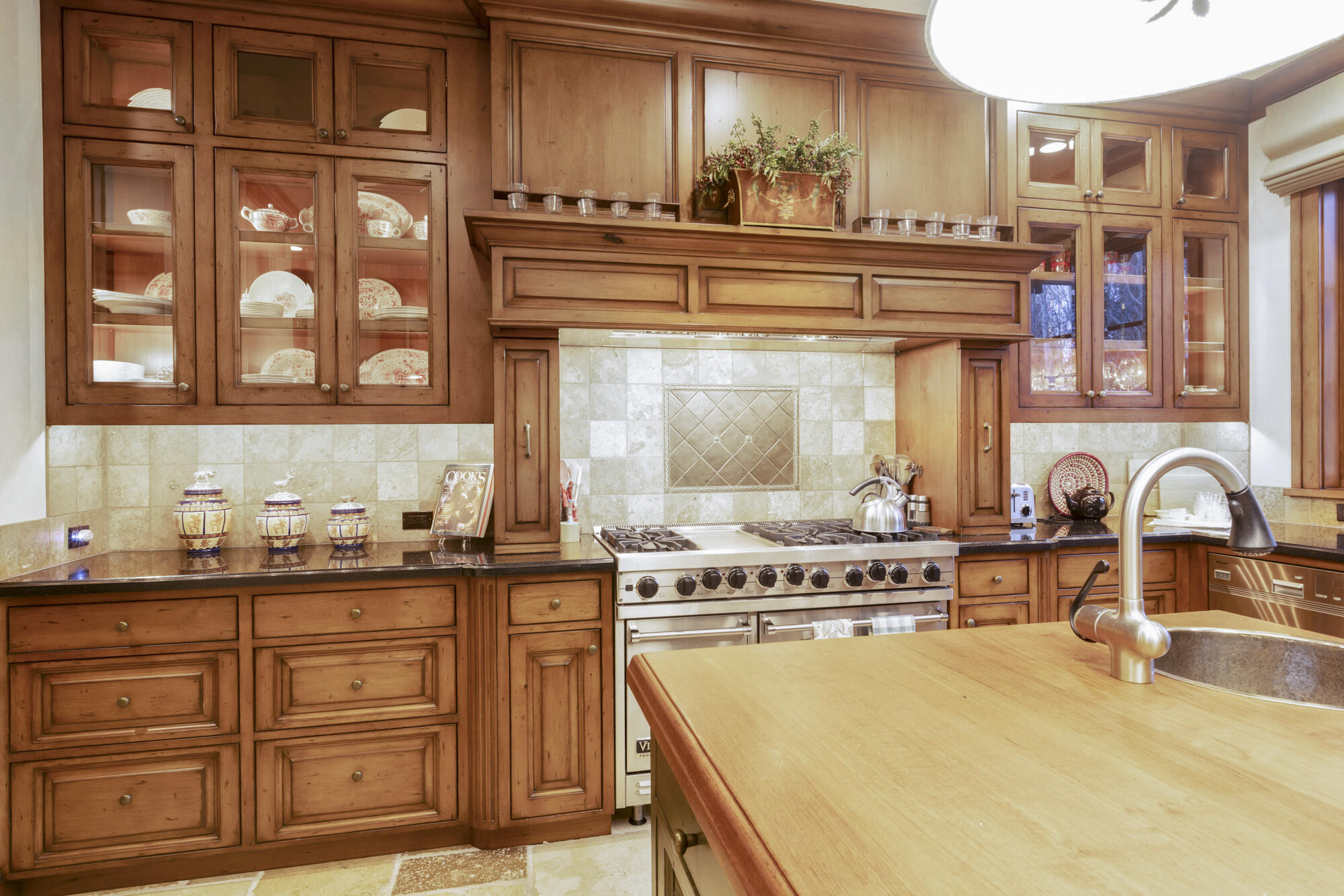 305 S Golden Eagle Dr