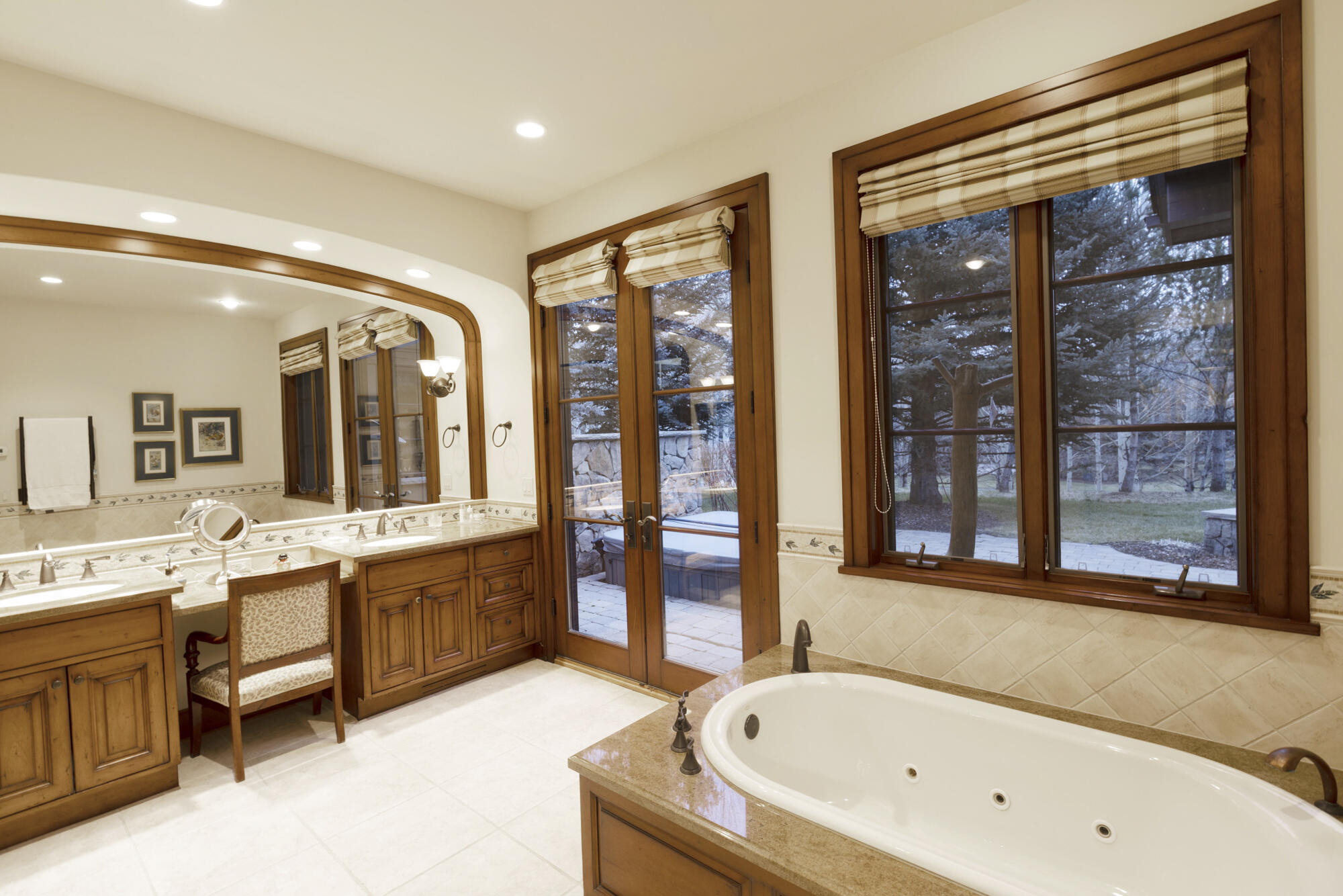 305 S Golden Eagle Dr