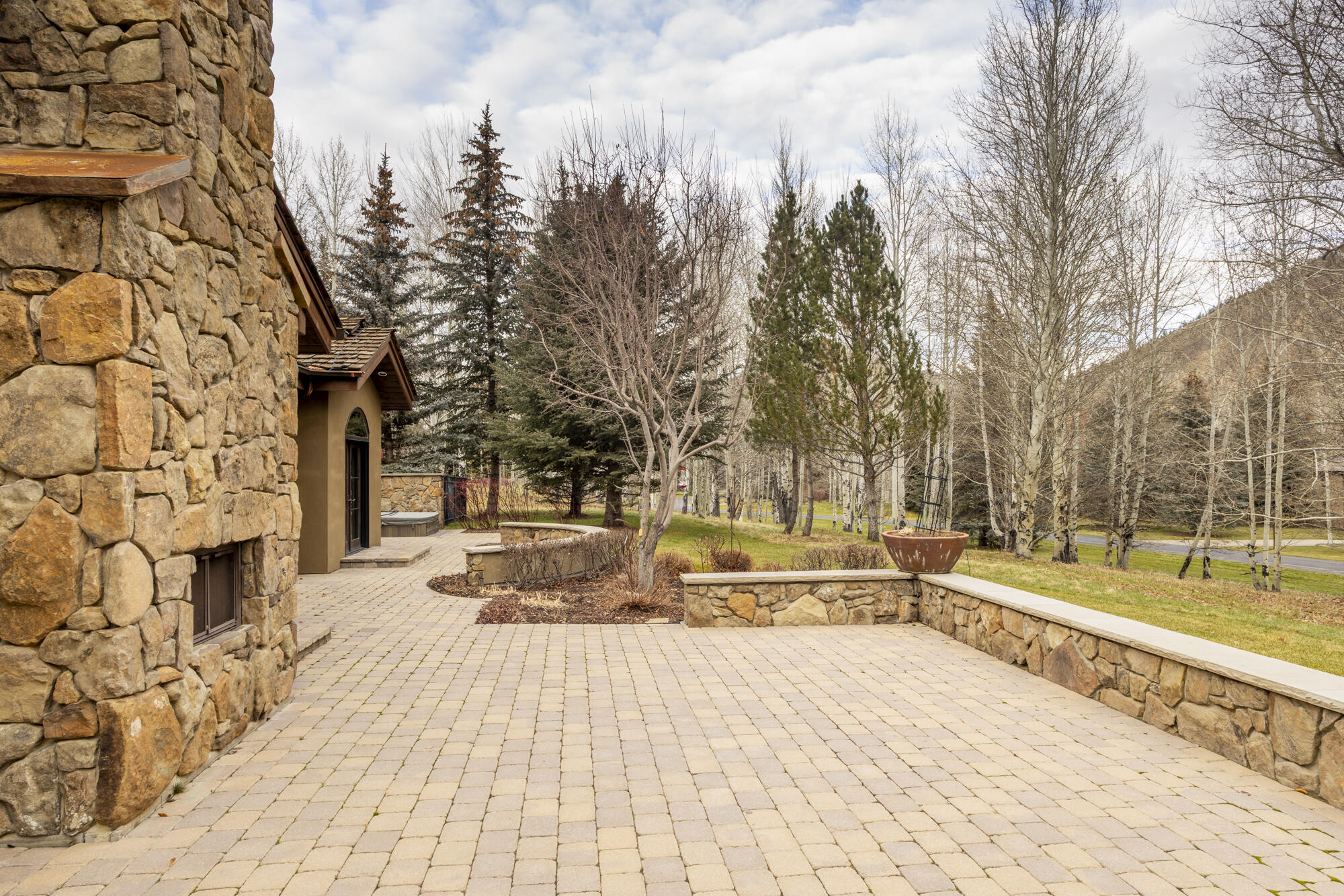 305 S Golden Eagle Dr