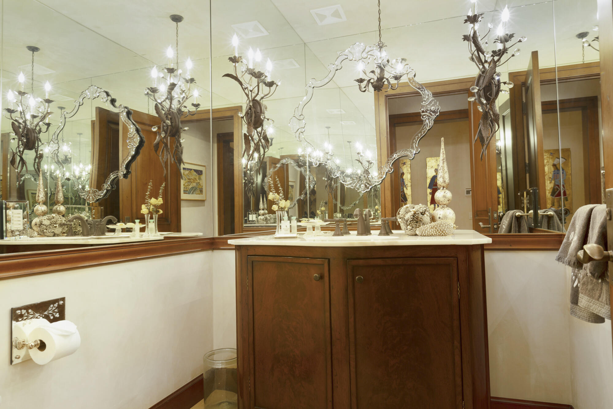 305 S Golden Eagle Dr