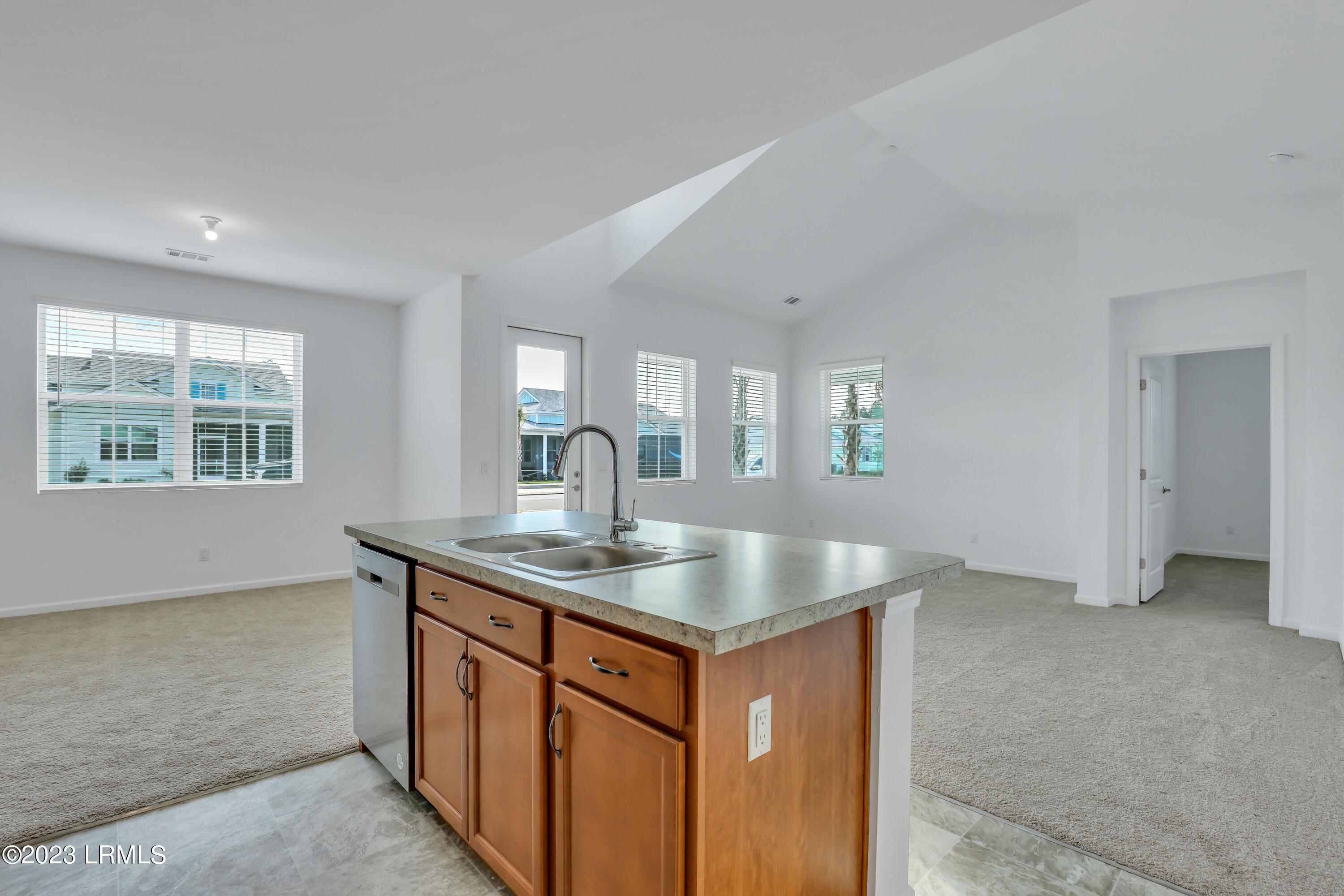 1605 Shoreside Drive, 102