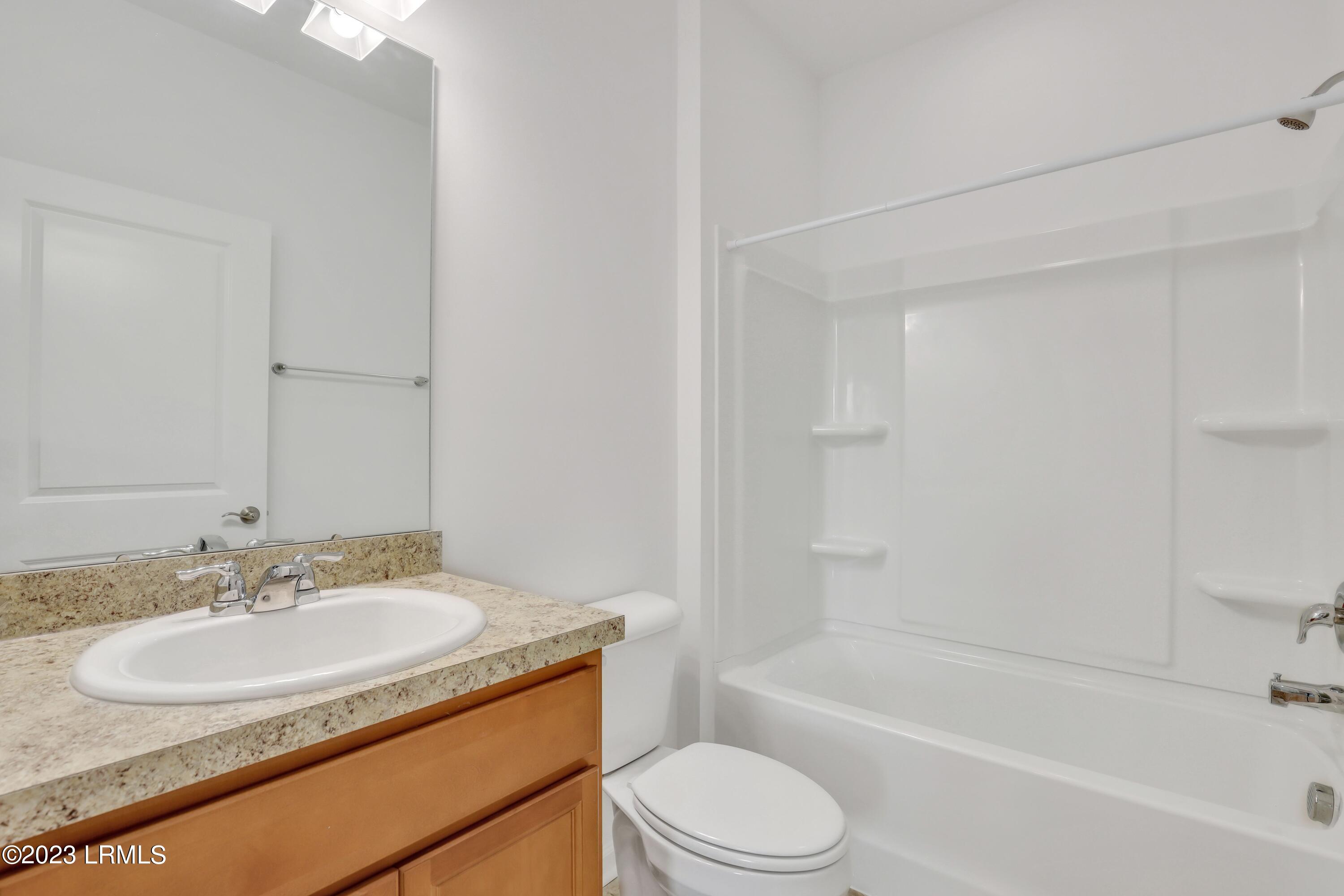 1605 Shoreside Drive, 102