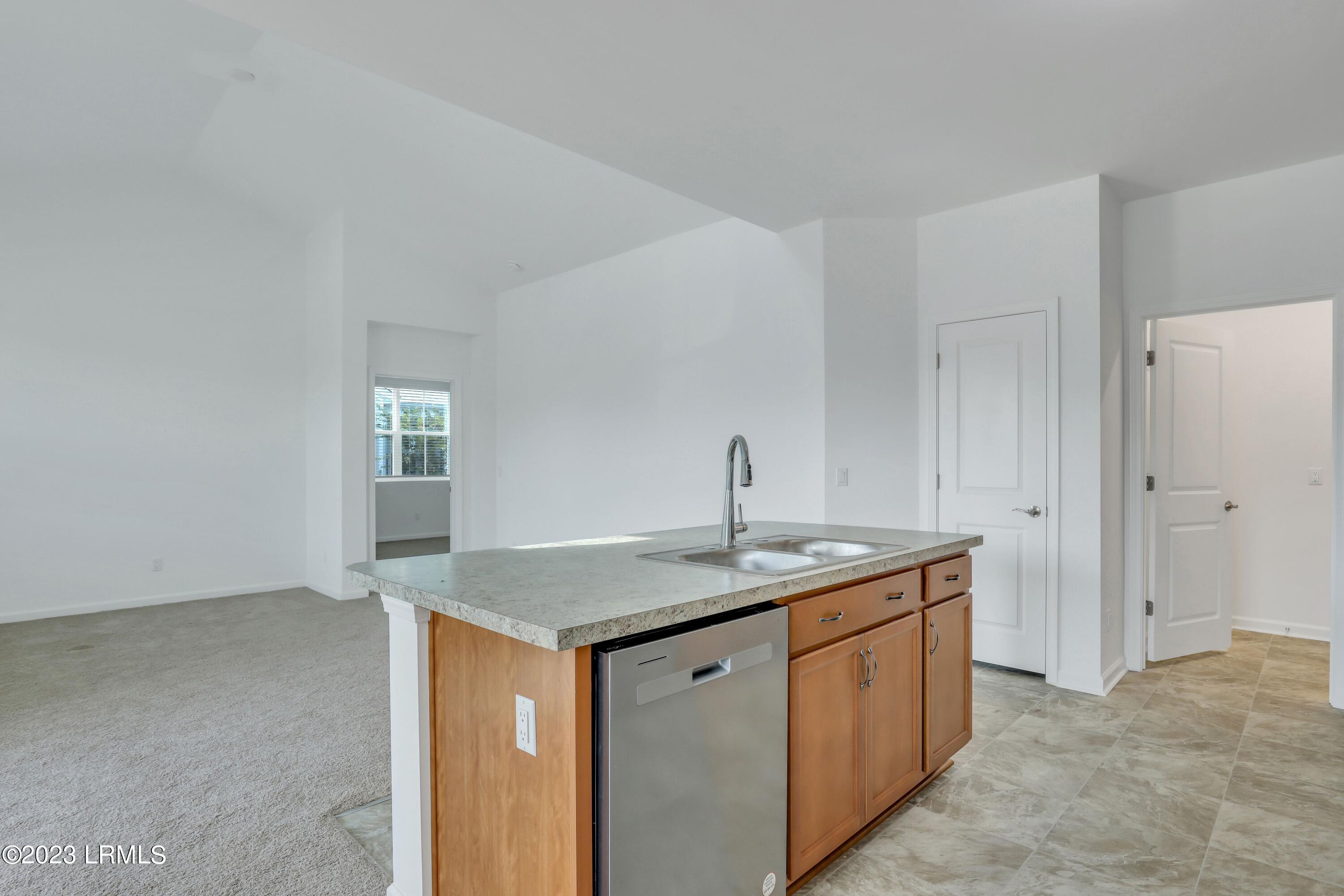 1605 Shoreside Drive, 102