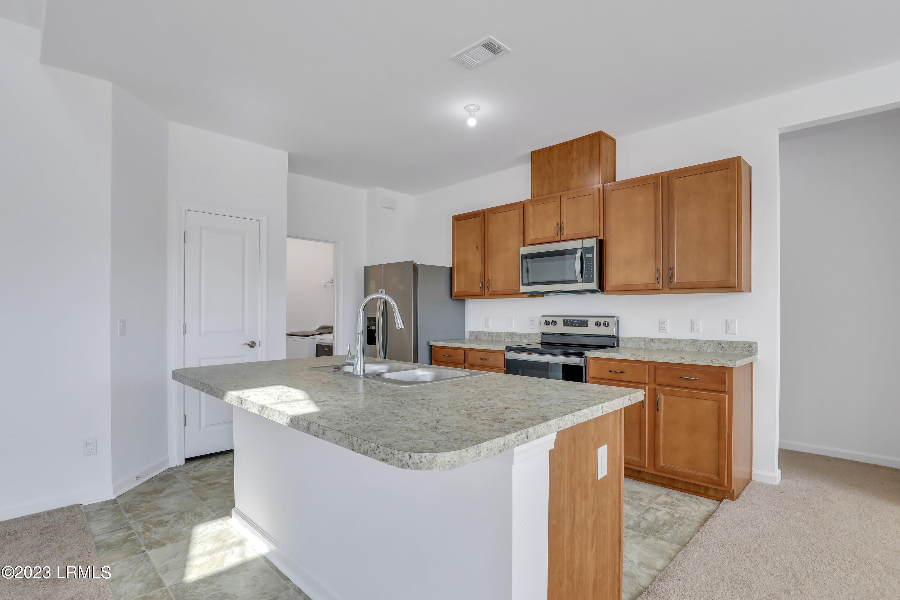 1605 Shoreside Drive, 102
