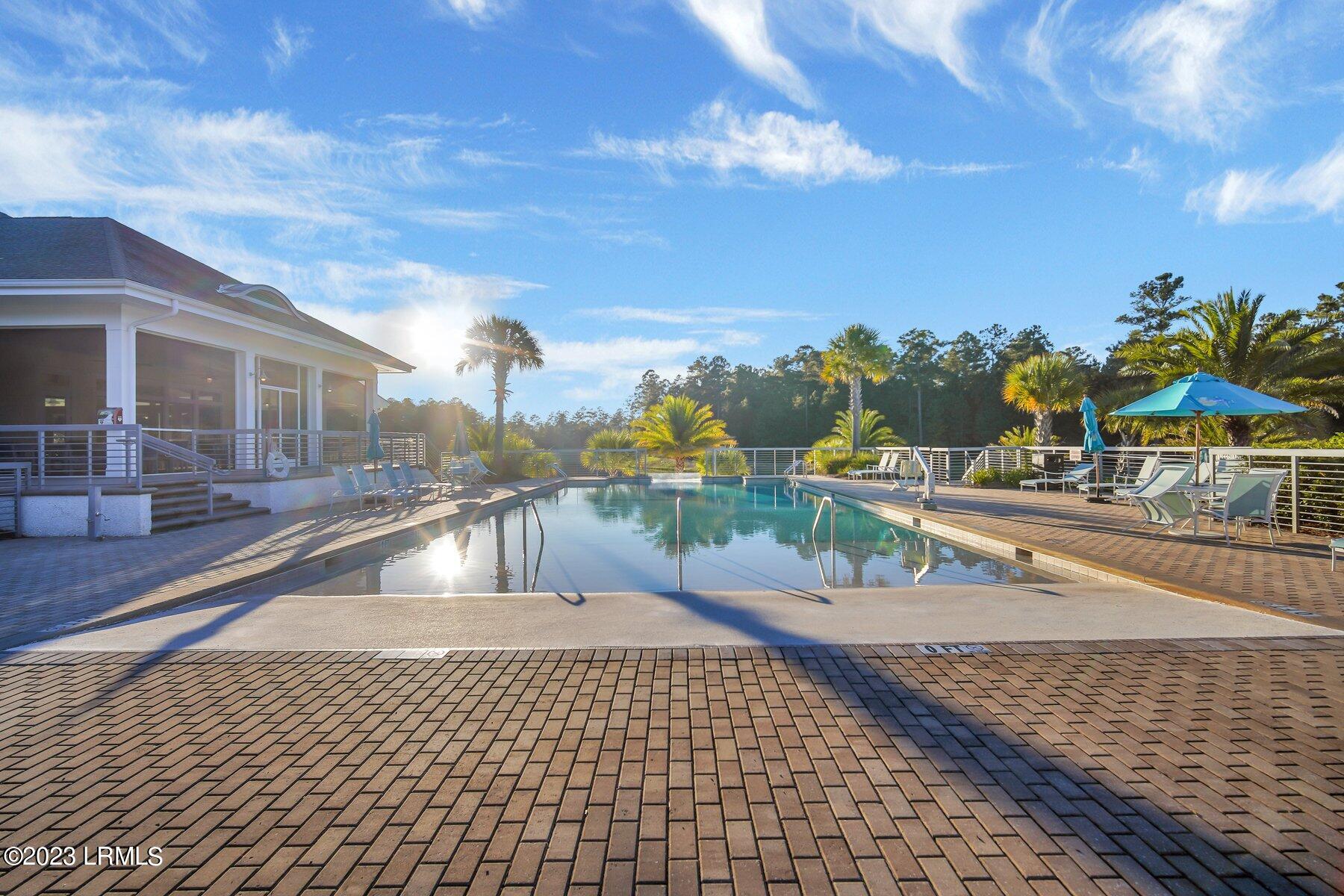 1605 Shoreside Drive, 102