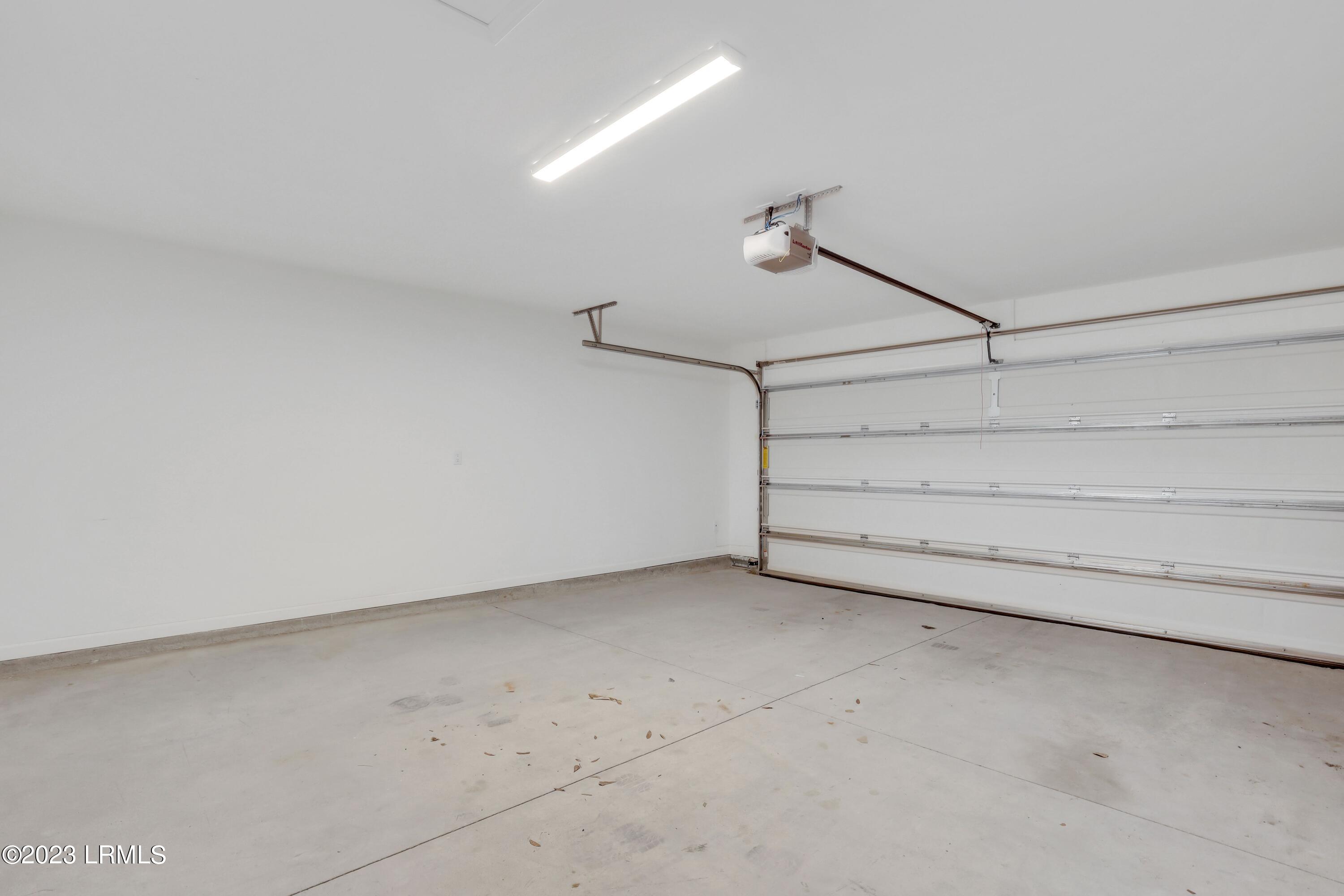 1605 Shoreside Drive, 102