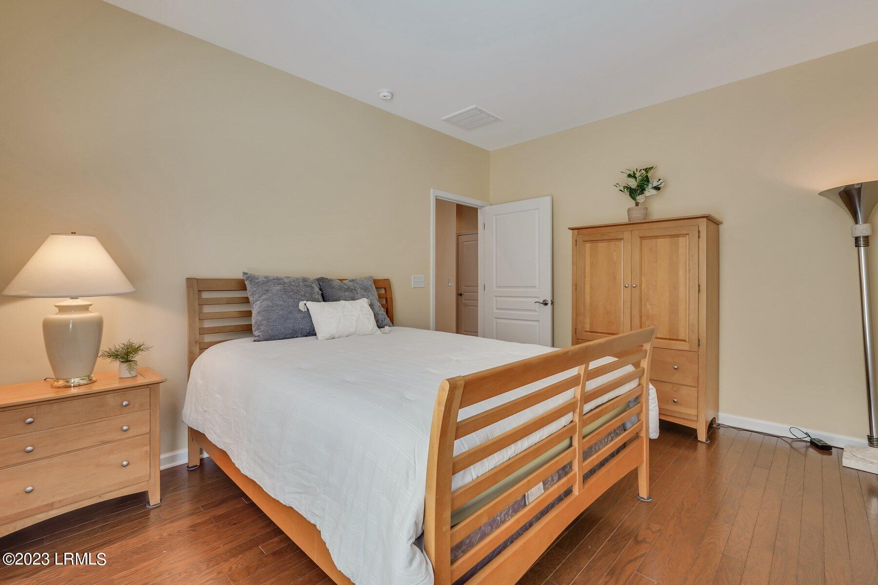 121 Knollwood Court