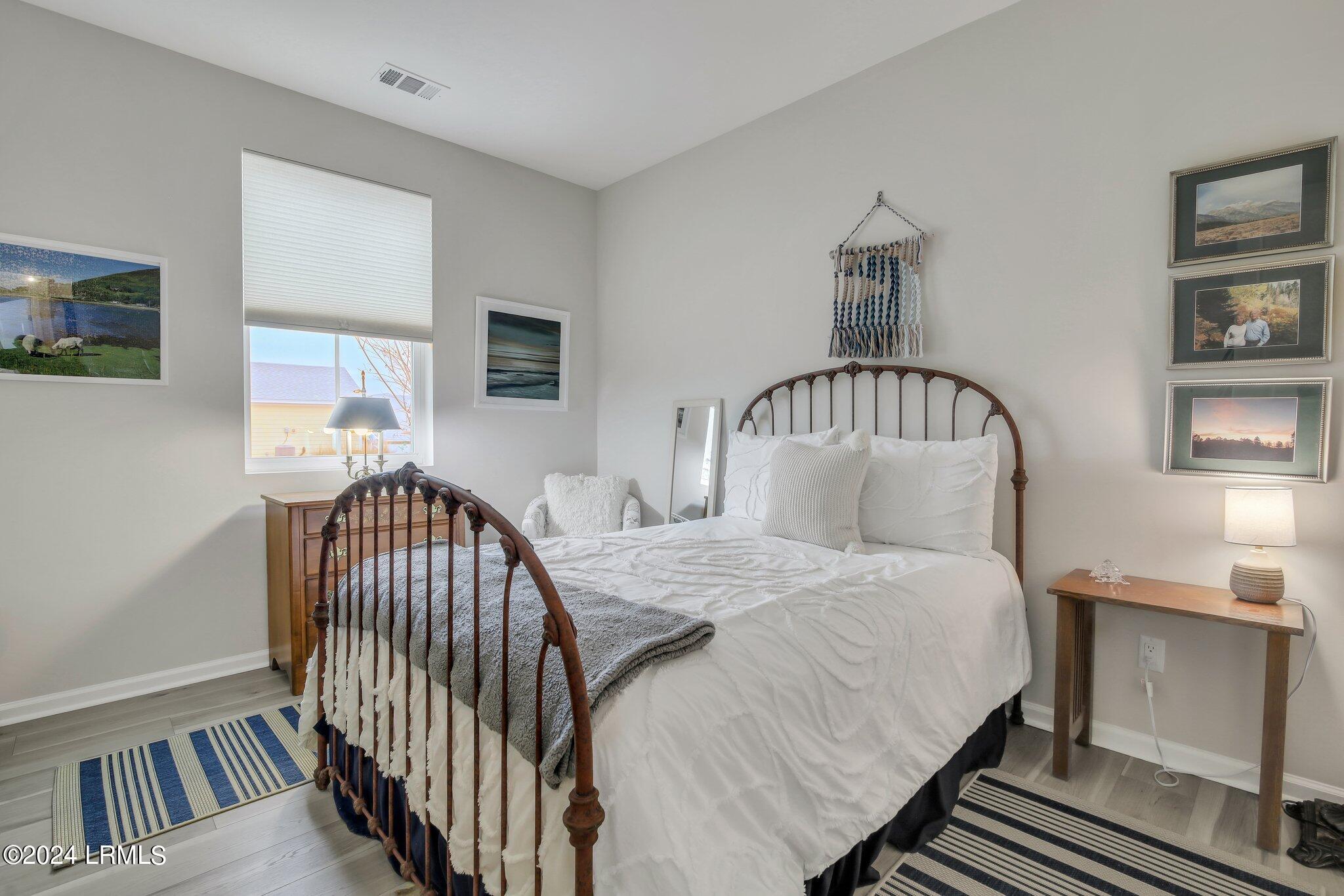 215 Barefoot Lane, 101