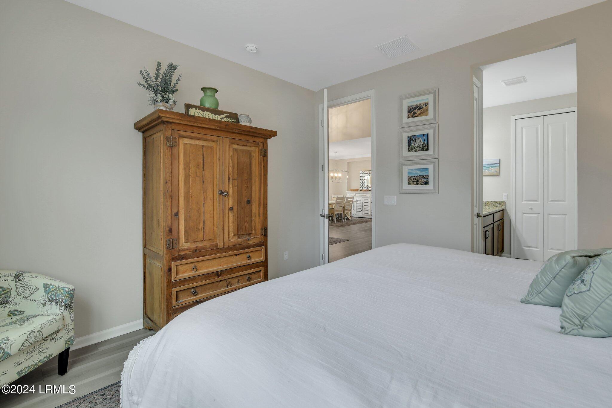 215 Barefoot Lane, 101