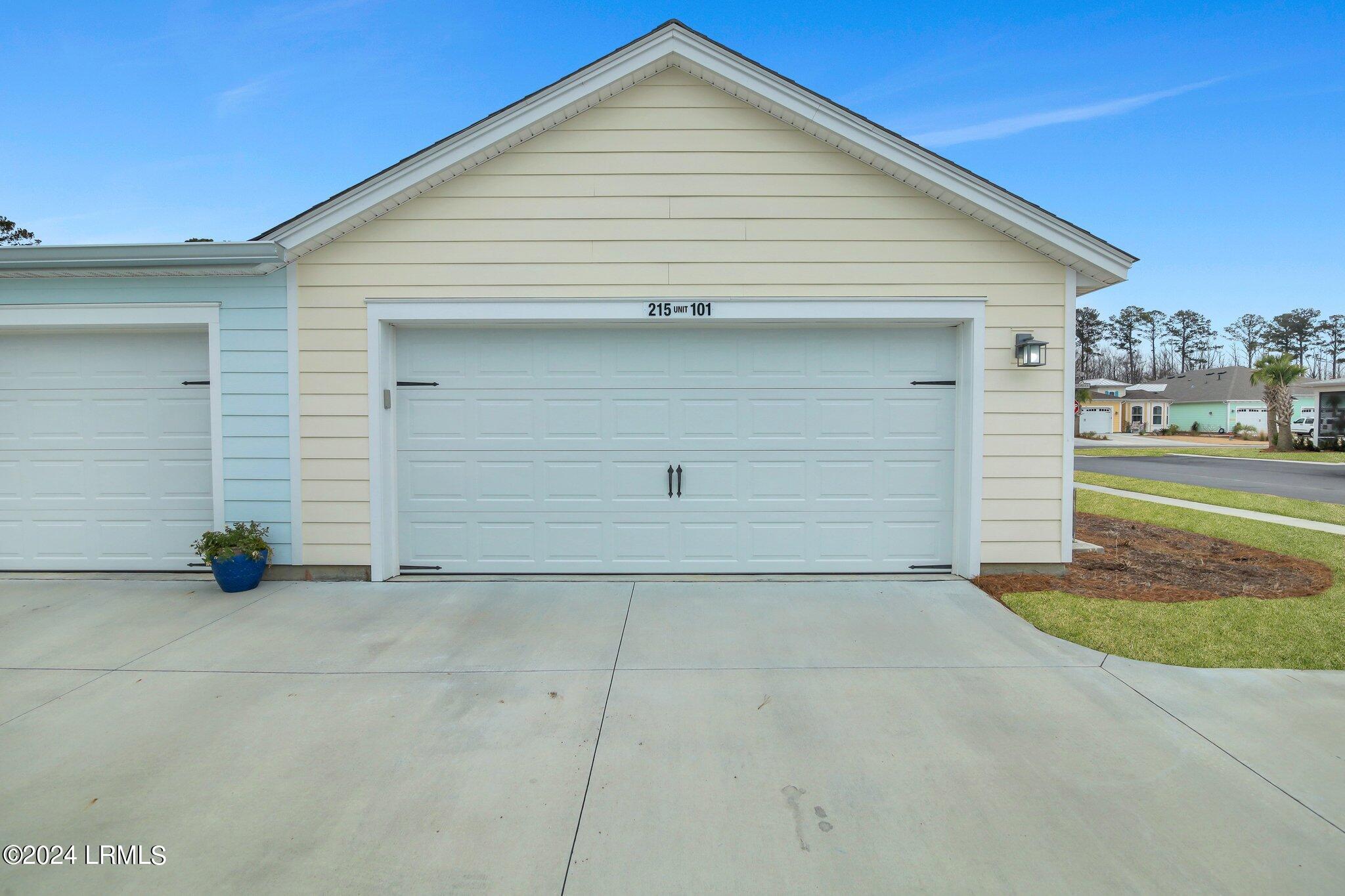 215 Barefoot Lane, 101