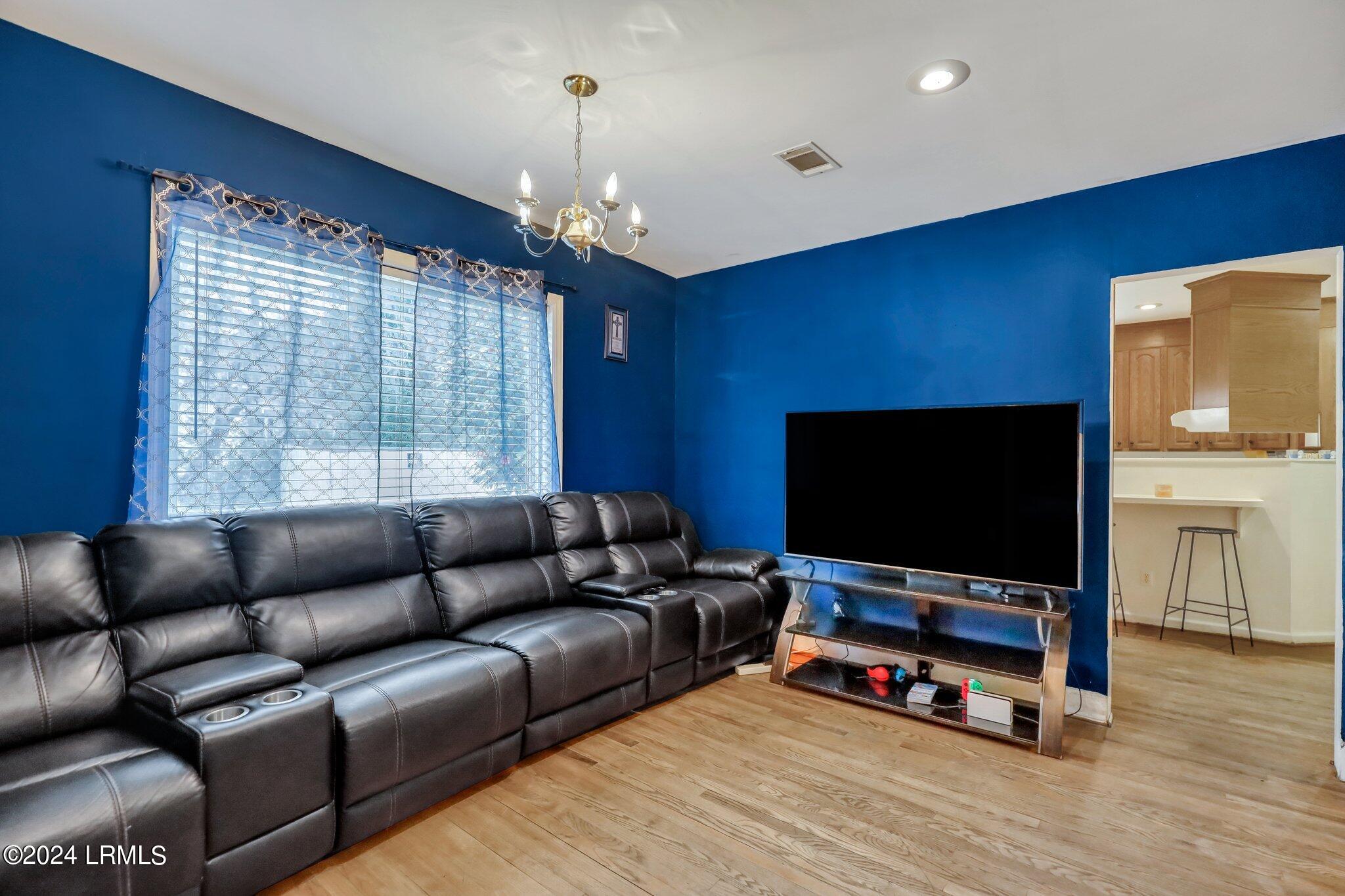 131 Railroad Avenue E