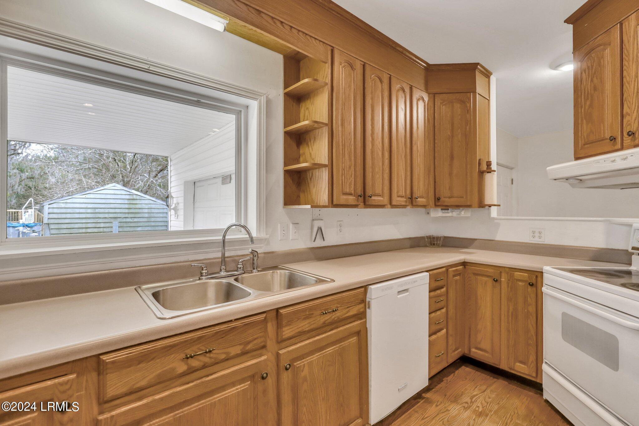 131 Railroad Avenue E