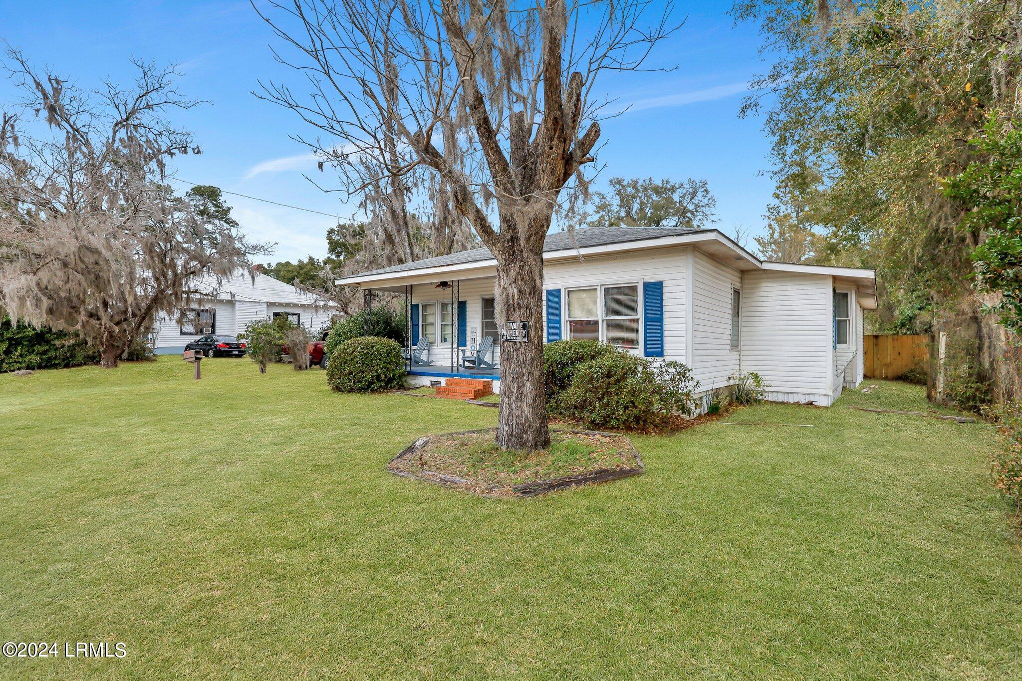 131 Railroad Avenue E