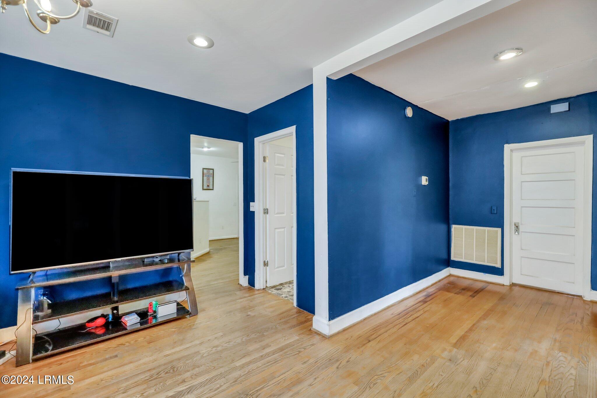 131 Railroad Avenue E