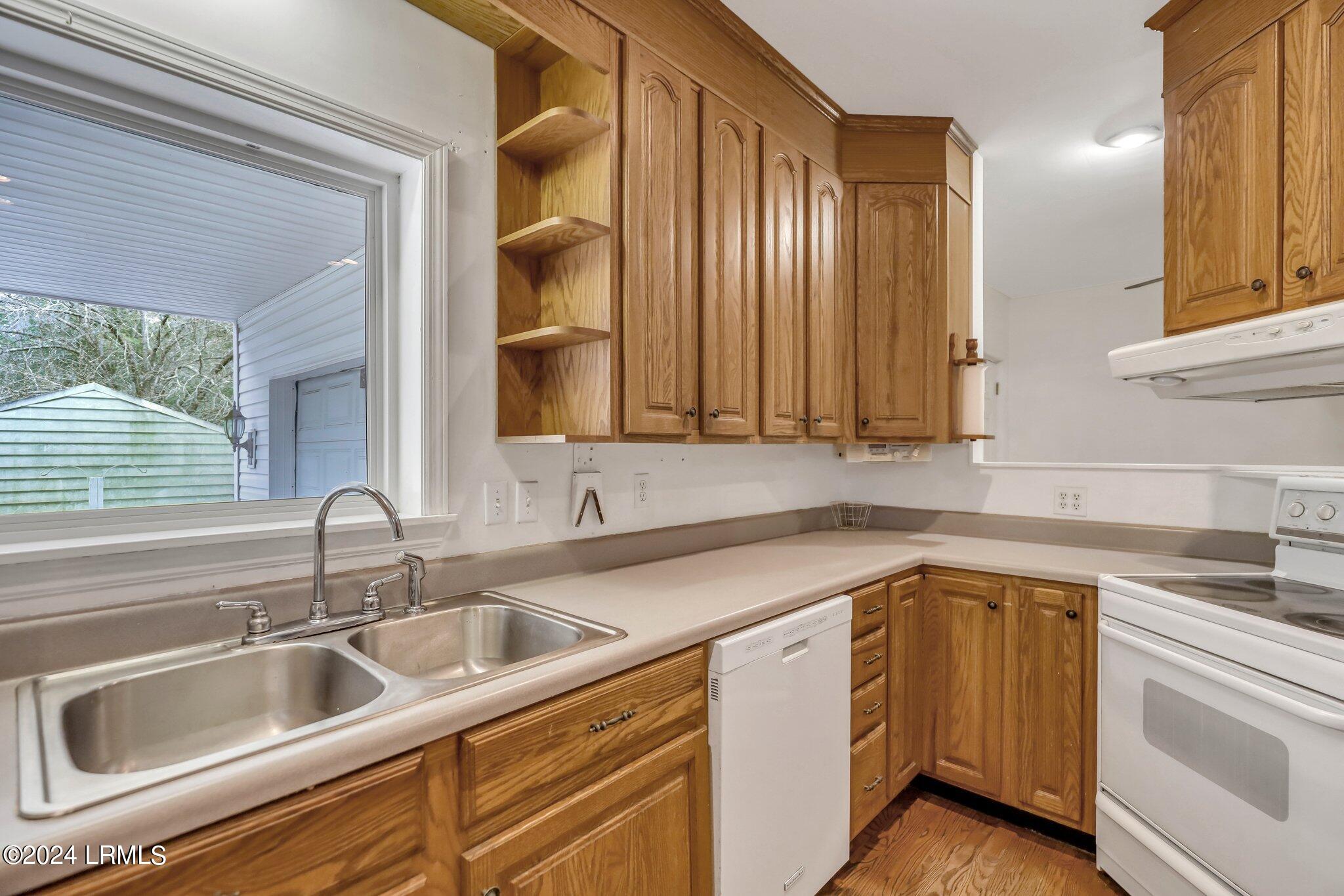 131 Railroad Avenue E